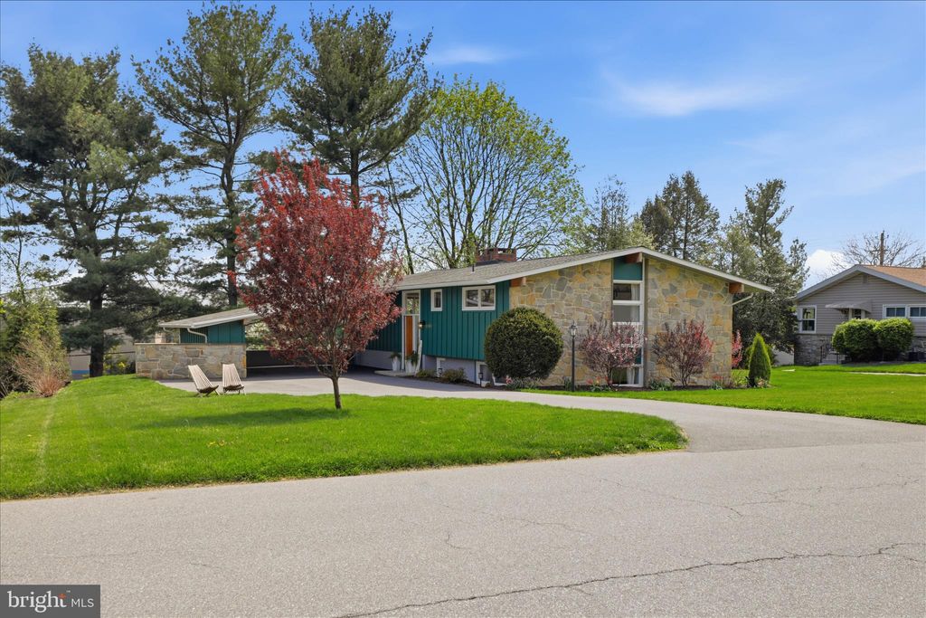 Photo of 254 Bluff View Drive, LANCASTER, PA 17601 (MLS # PALA2086434)