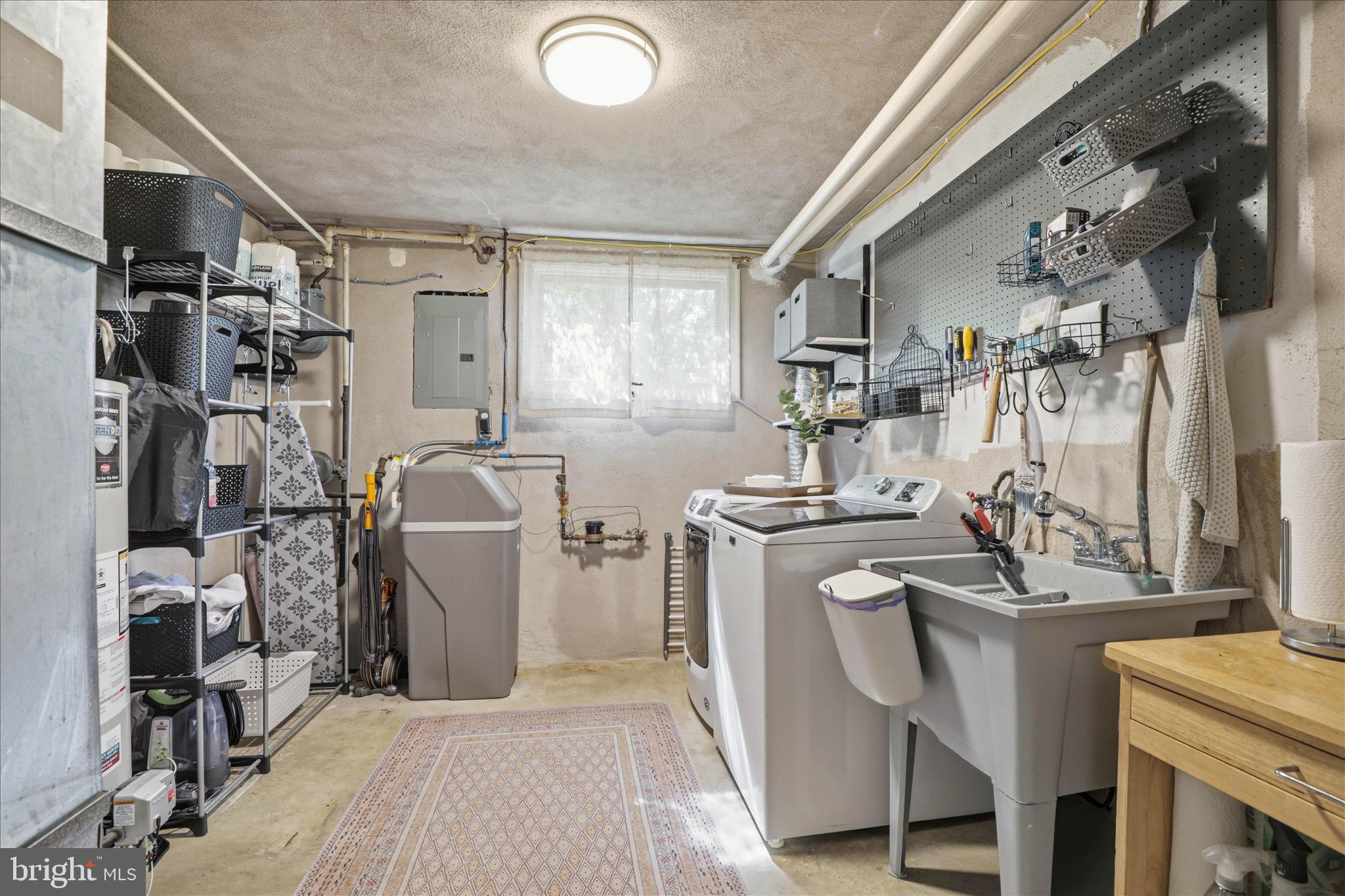 BEVERLY ESTATES - Residential