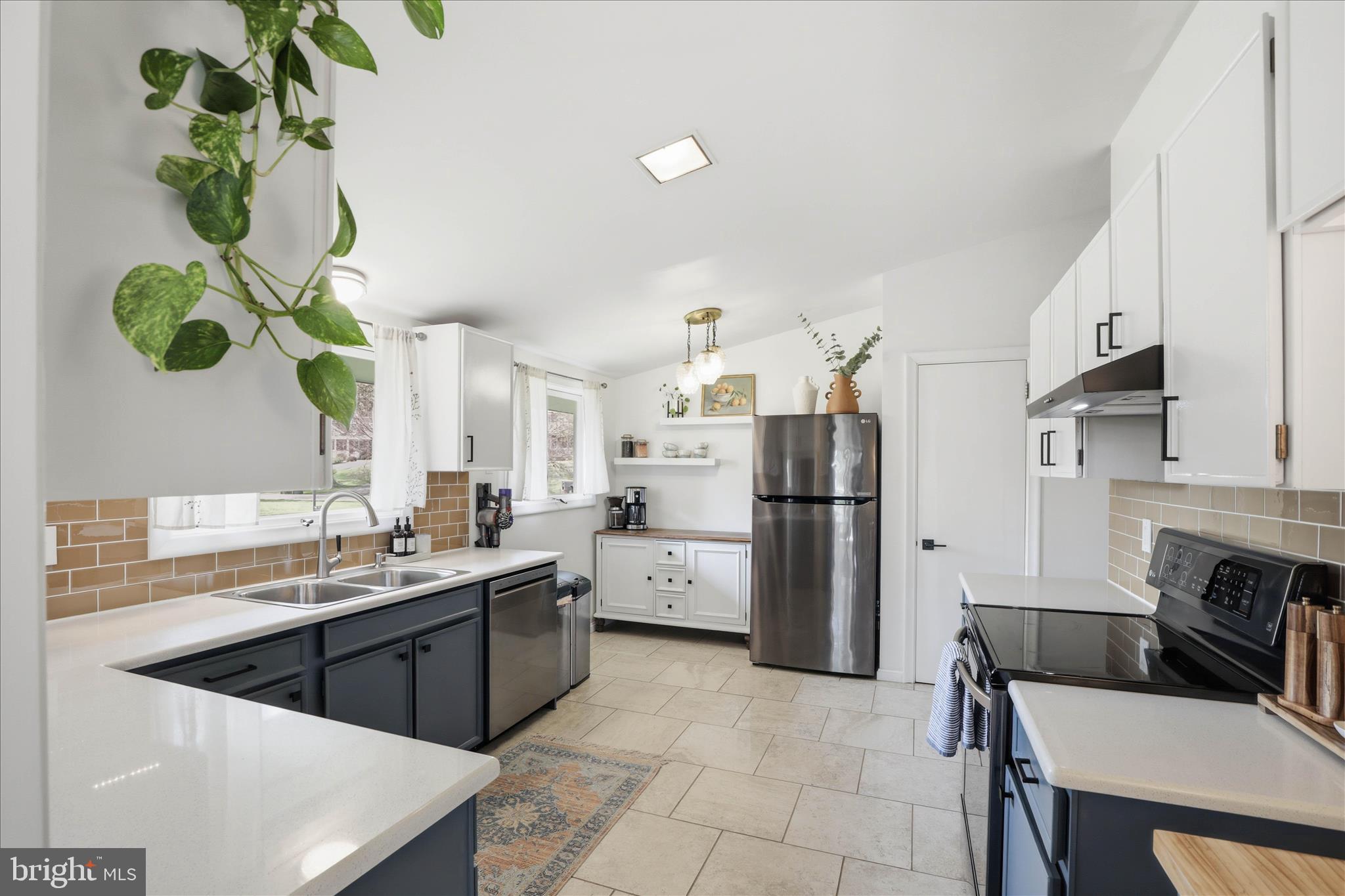 BEVERLY ESTATES - Residential