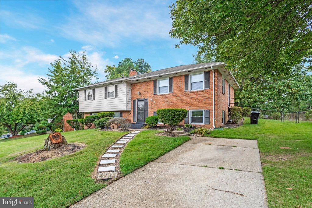 Photo of 211 Prenton Street, UPPER MARLBORO, MD 20774 (MLS # MDPG2177152)