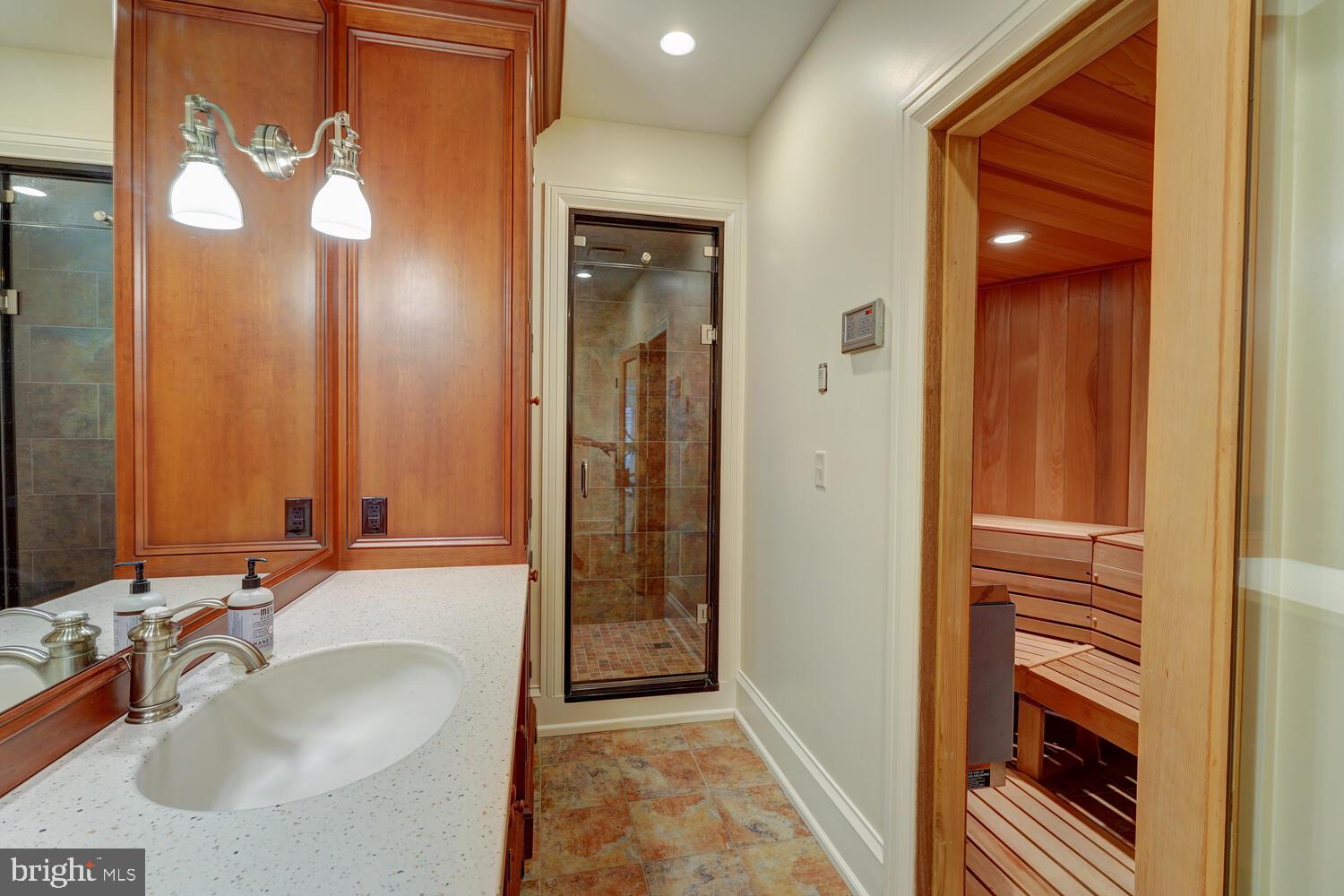 HILLOCH MANOR - Residential