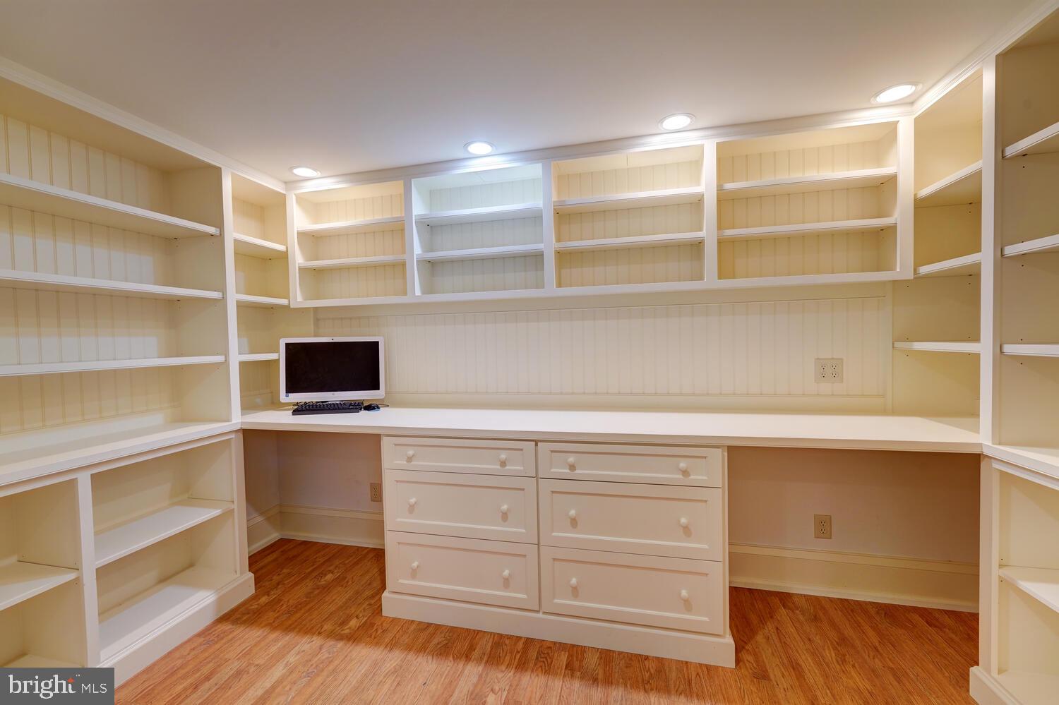 HILLOCH MANOR - Residential