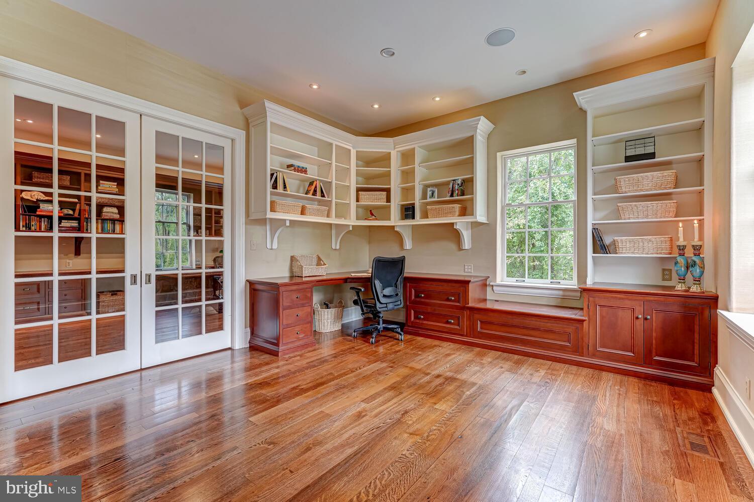 HILLOCH MANOR - Residential