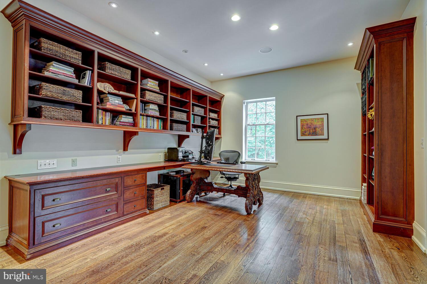 HILLOCH MANOR - Residential