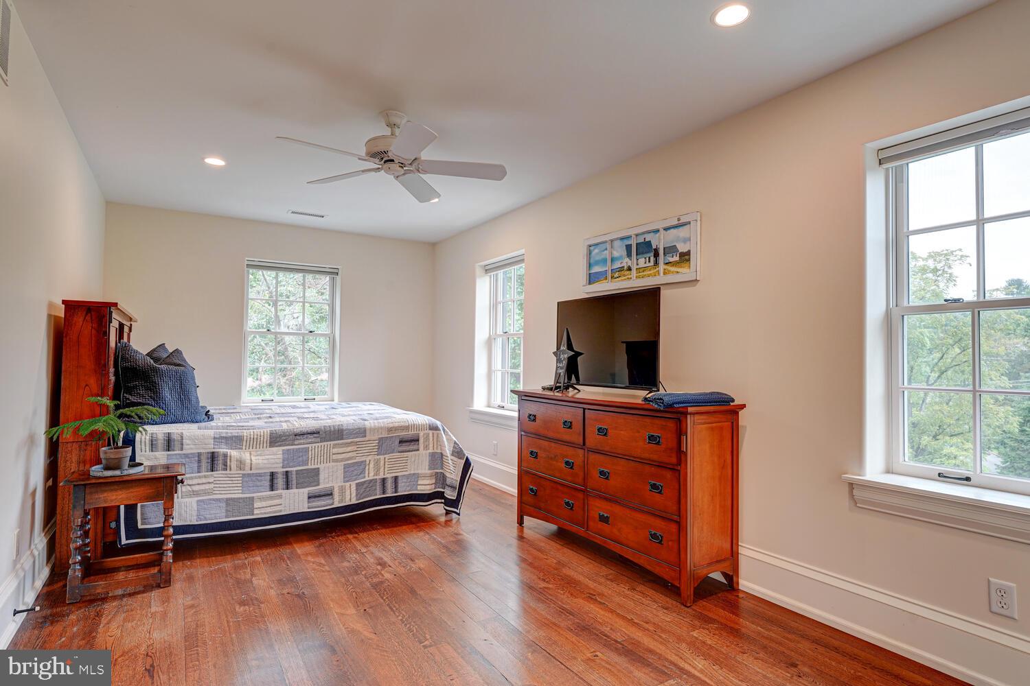 HILLOCH MANOR - Residential