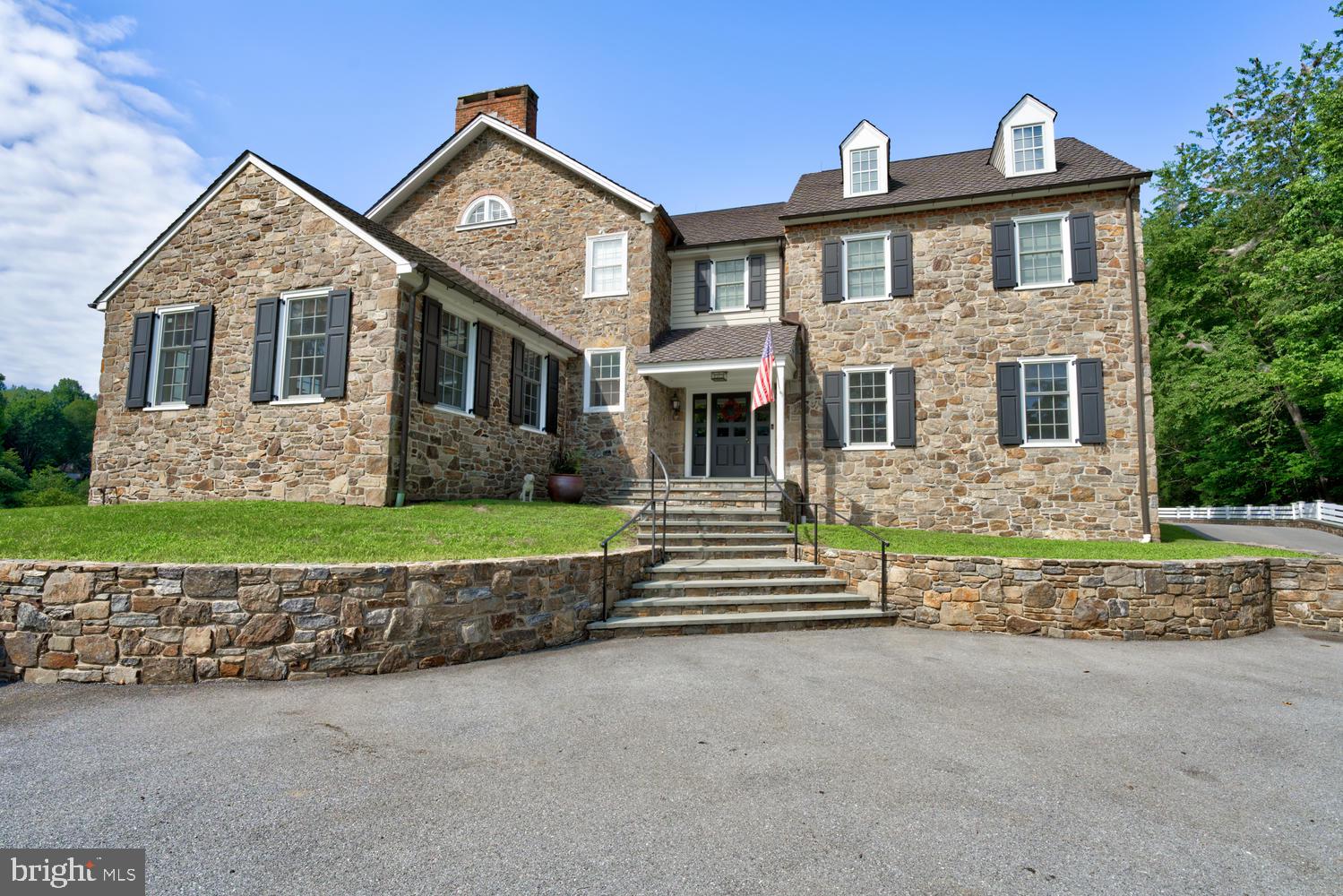 HILLOCH MANOR - Residential