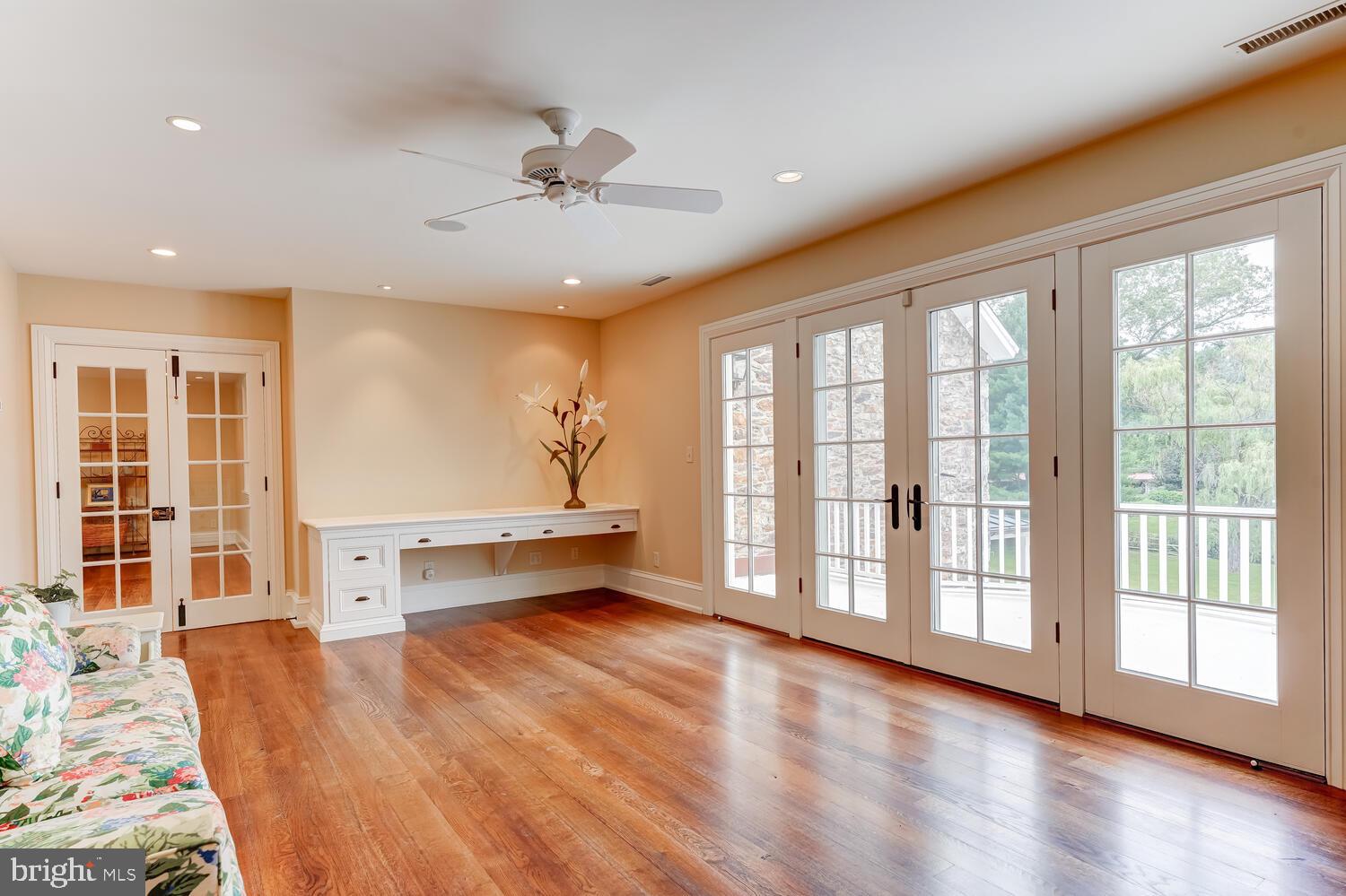 HILLOCH MANOR - Residential