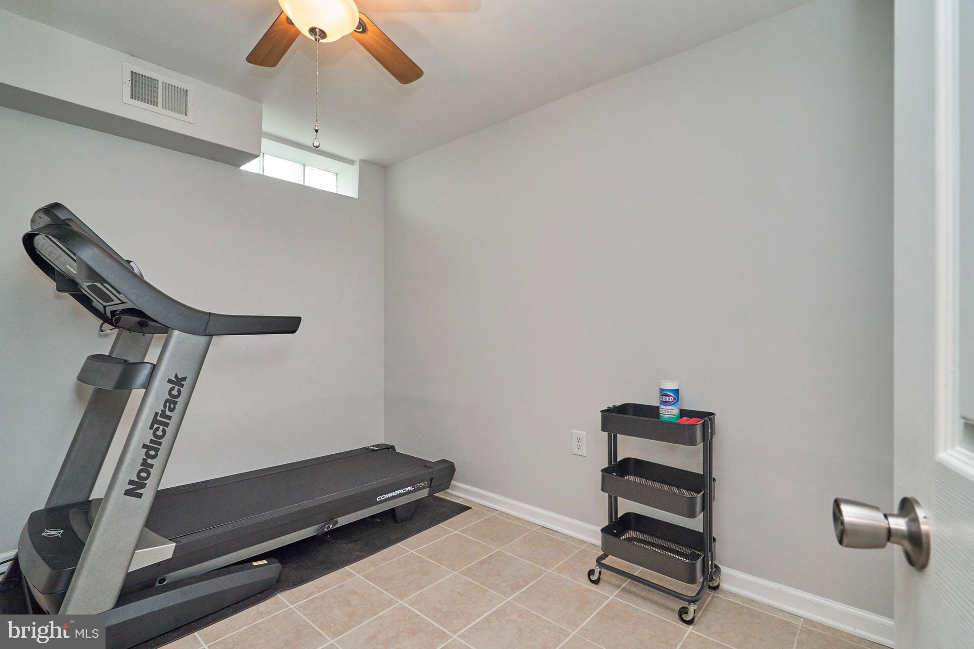 GREENWICH HILL - Residential