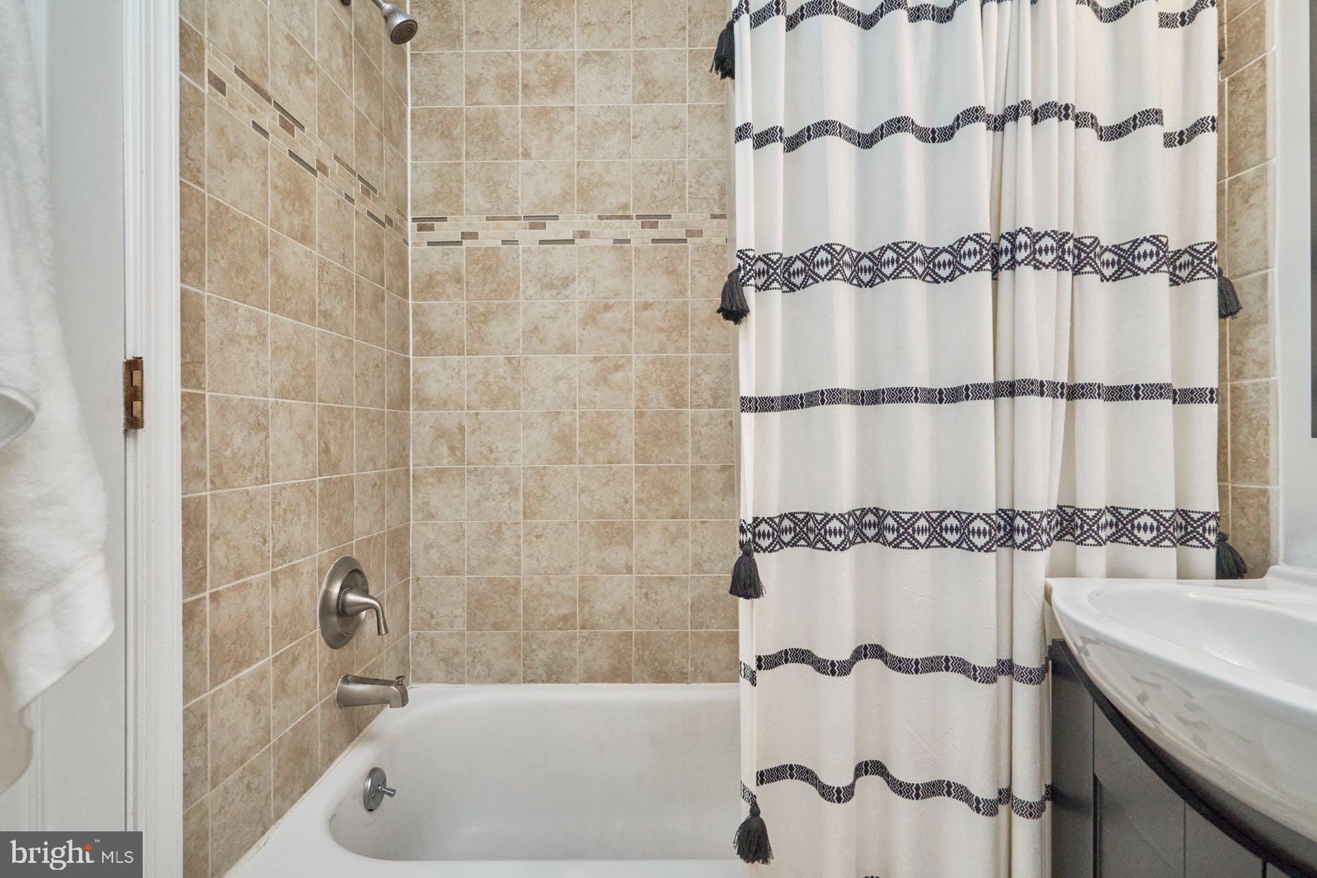 GREENWICH HILL - Residential