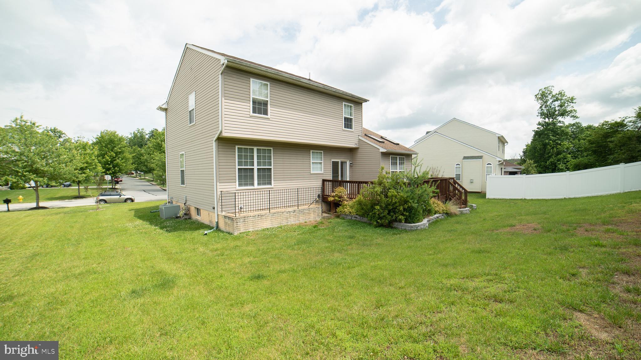 STRAWBERRY HILL EST SUB - Residential