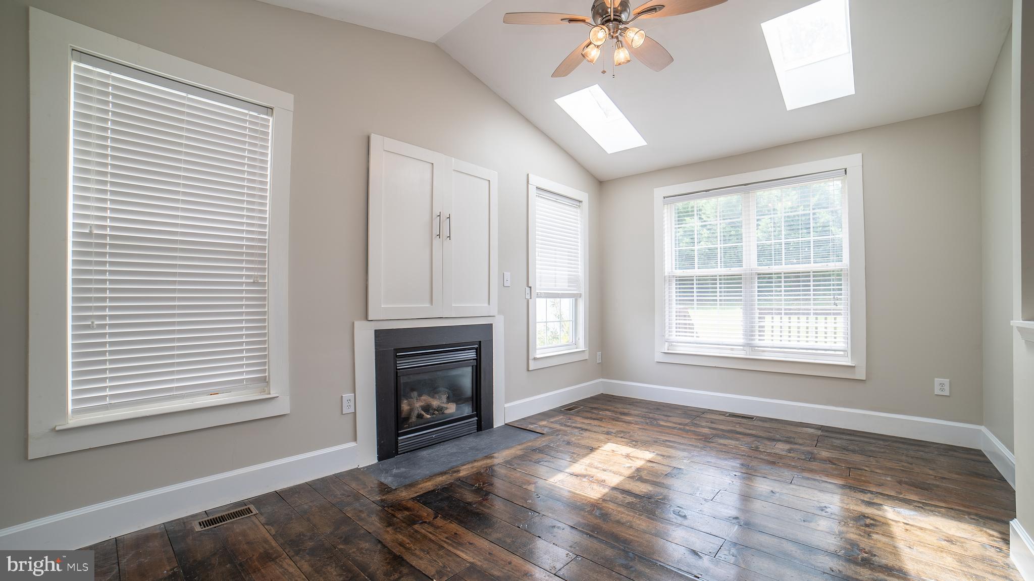 STRAWBERRY HILL EST SUB - Residential