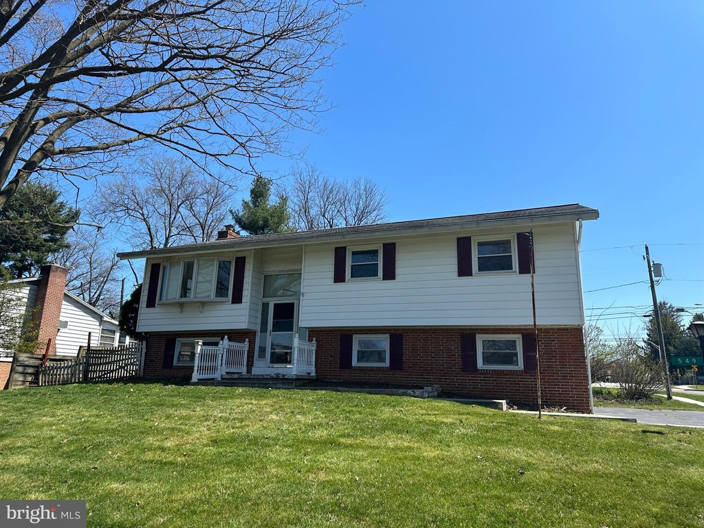 Photo of 549 GOLDEN ST, LITITZ, PA 17543 (MLS # PALA2033780)