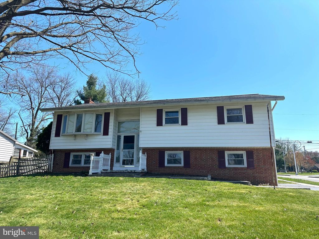 Photo of 549 GOLDEN ST, LITITZ, PA 17543 (MLS # PALA2033780)