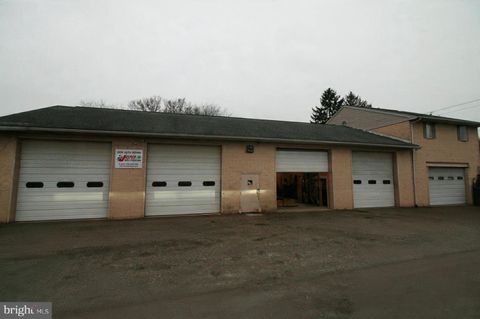 Photo of 327 Airport Road, NEW CASTLE, DE 19720 (MLS # DENC2098166)