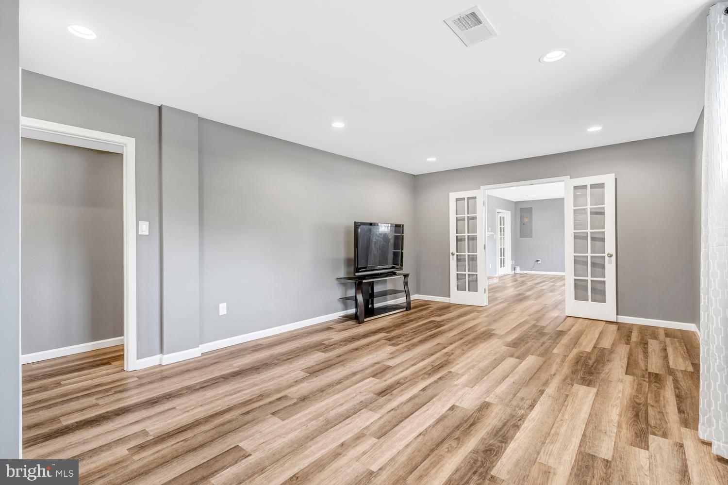 WOODLAWN MANOR - Residential