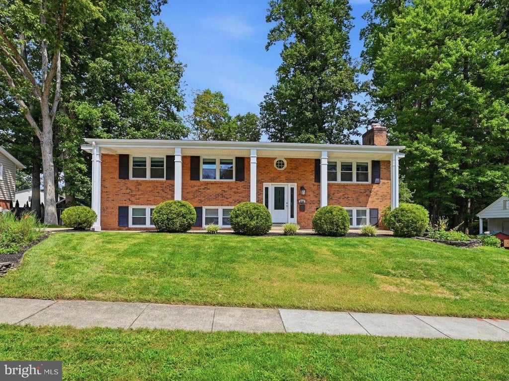 Photo of 3544 Queen Anne Dr, FAIRFAX, VA 22030 (MLS # VAFC2008974)