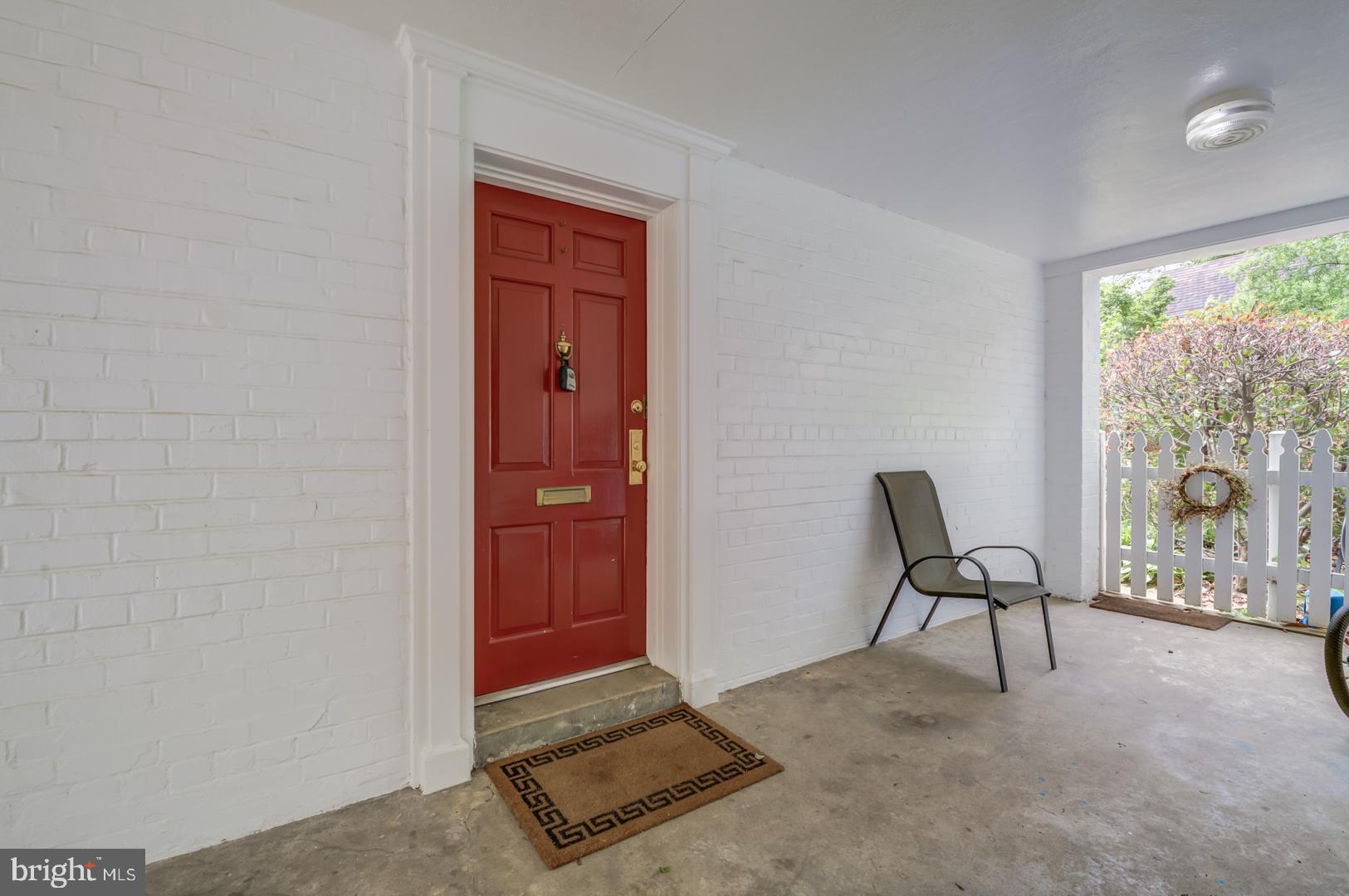 1628 MOUNT EAGLE PLACE