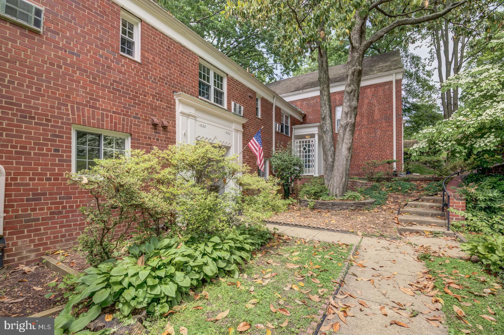 1628 MOUNT EAGLE PLACE