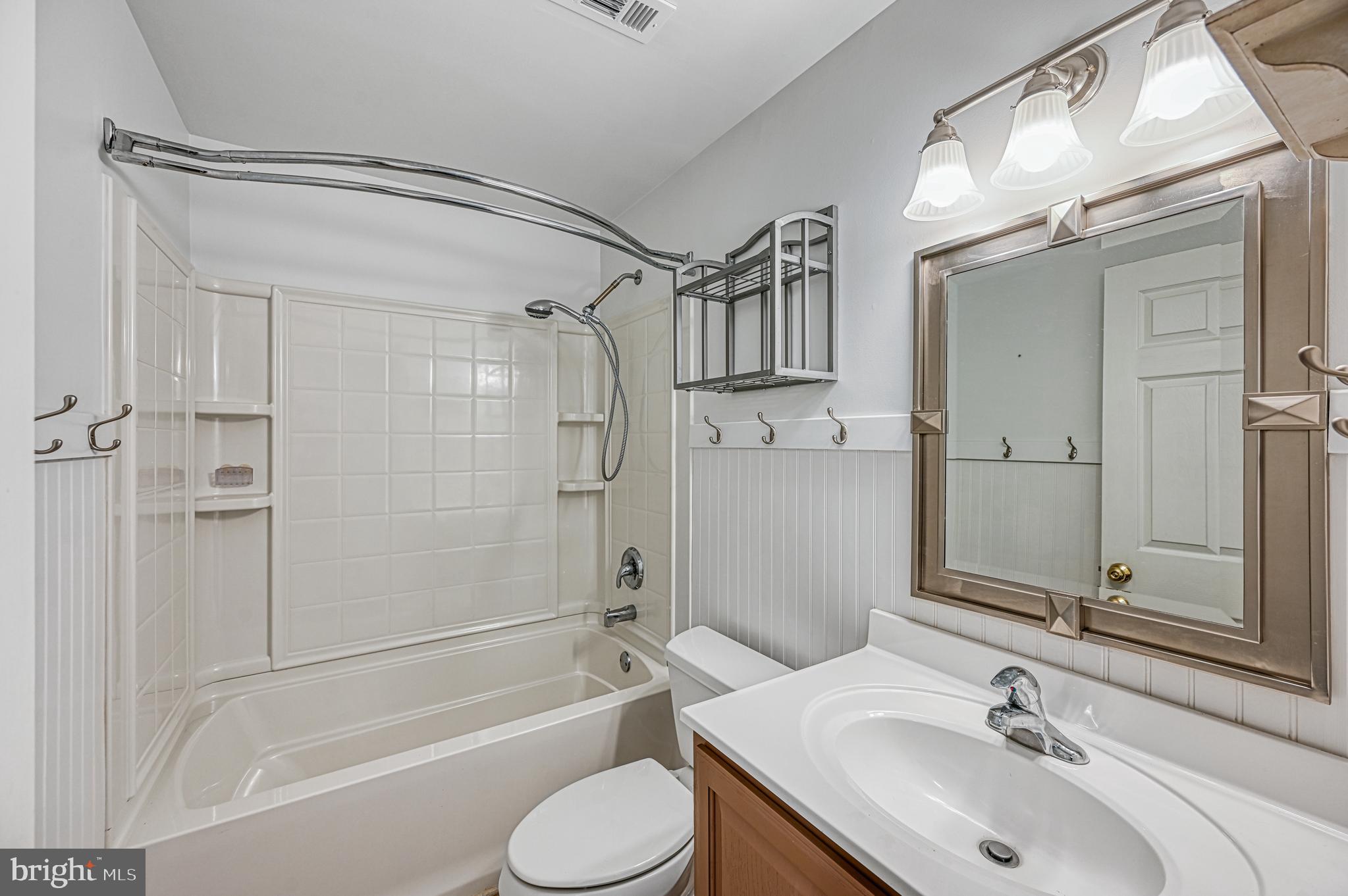 FOXWOOD MANOR - Residential