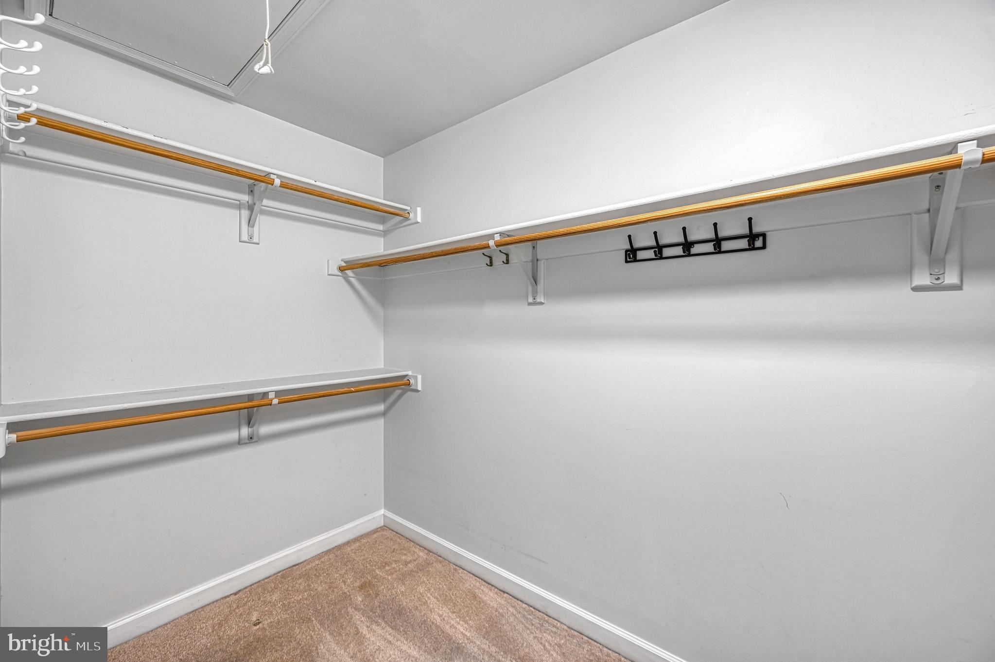 FOXWOOD MANOR - Residential