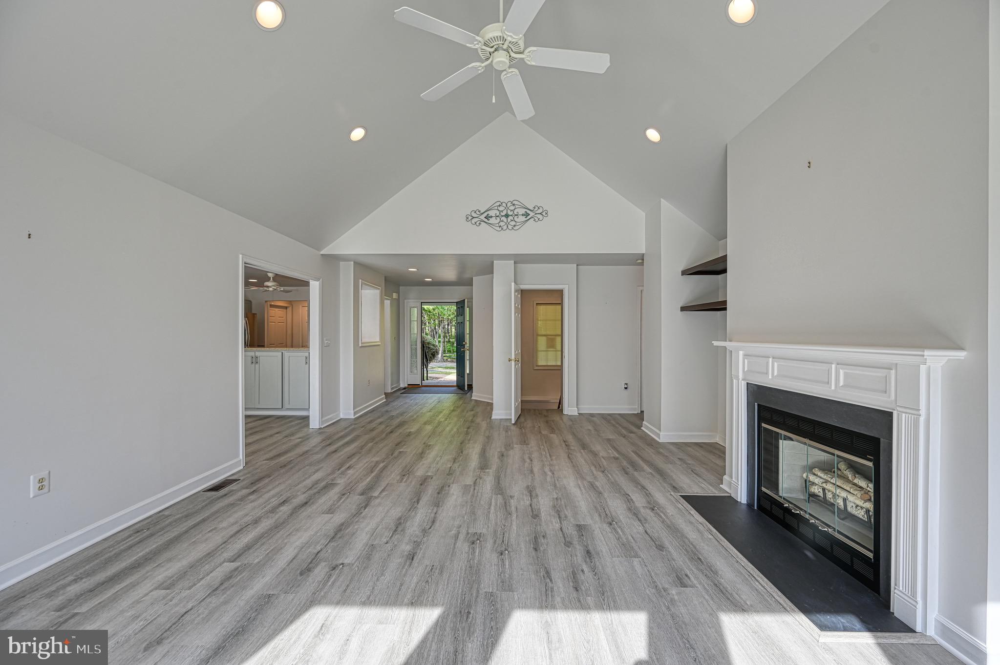 FOXWOOD MANOR - Residential