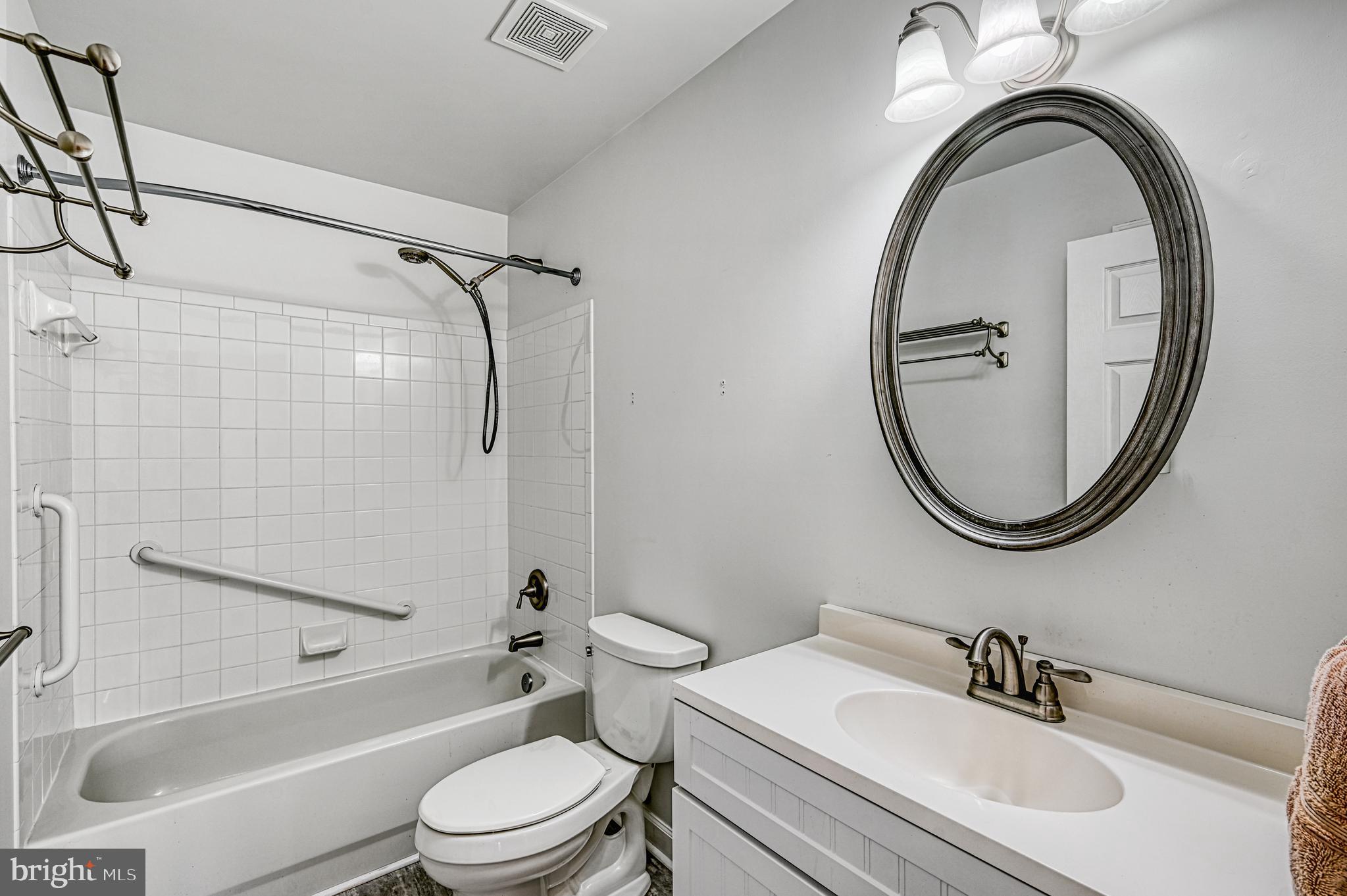 FOXWOOD MANOR - Residential