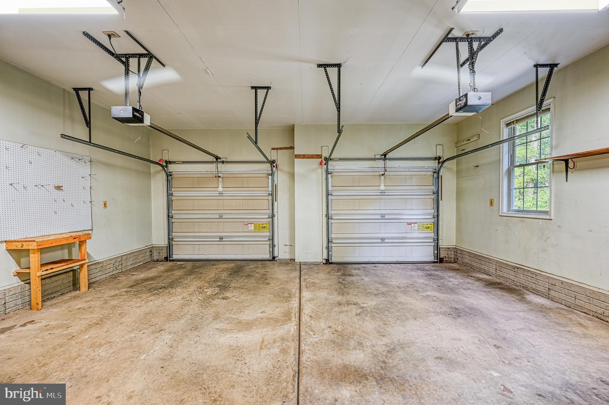 FOXWOOD MANOR - Residential