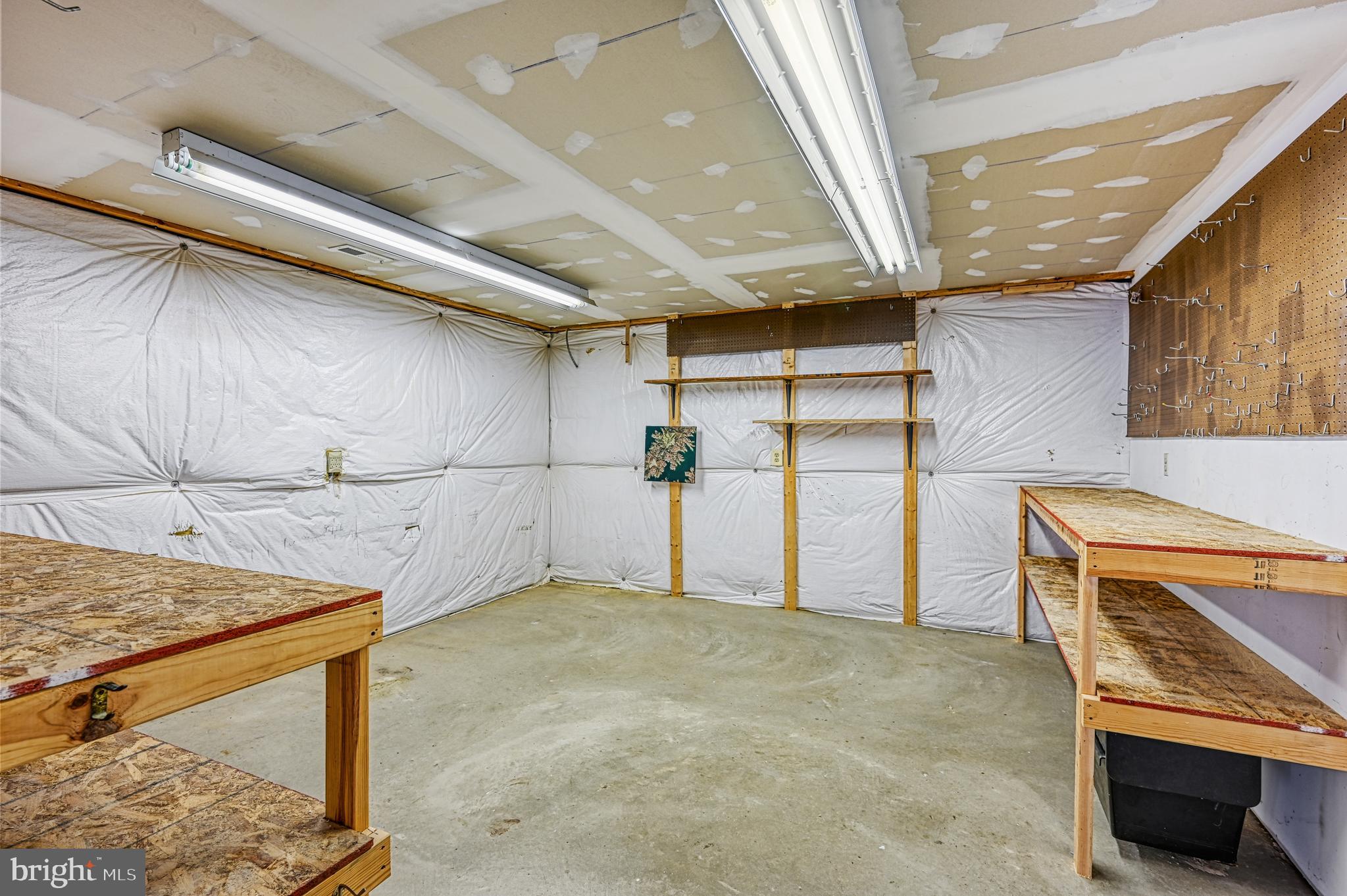 FOXWOOD MANOR - Residential