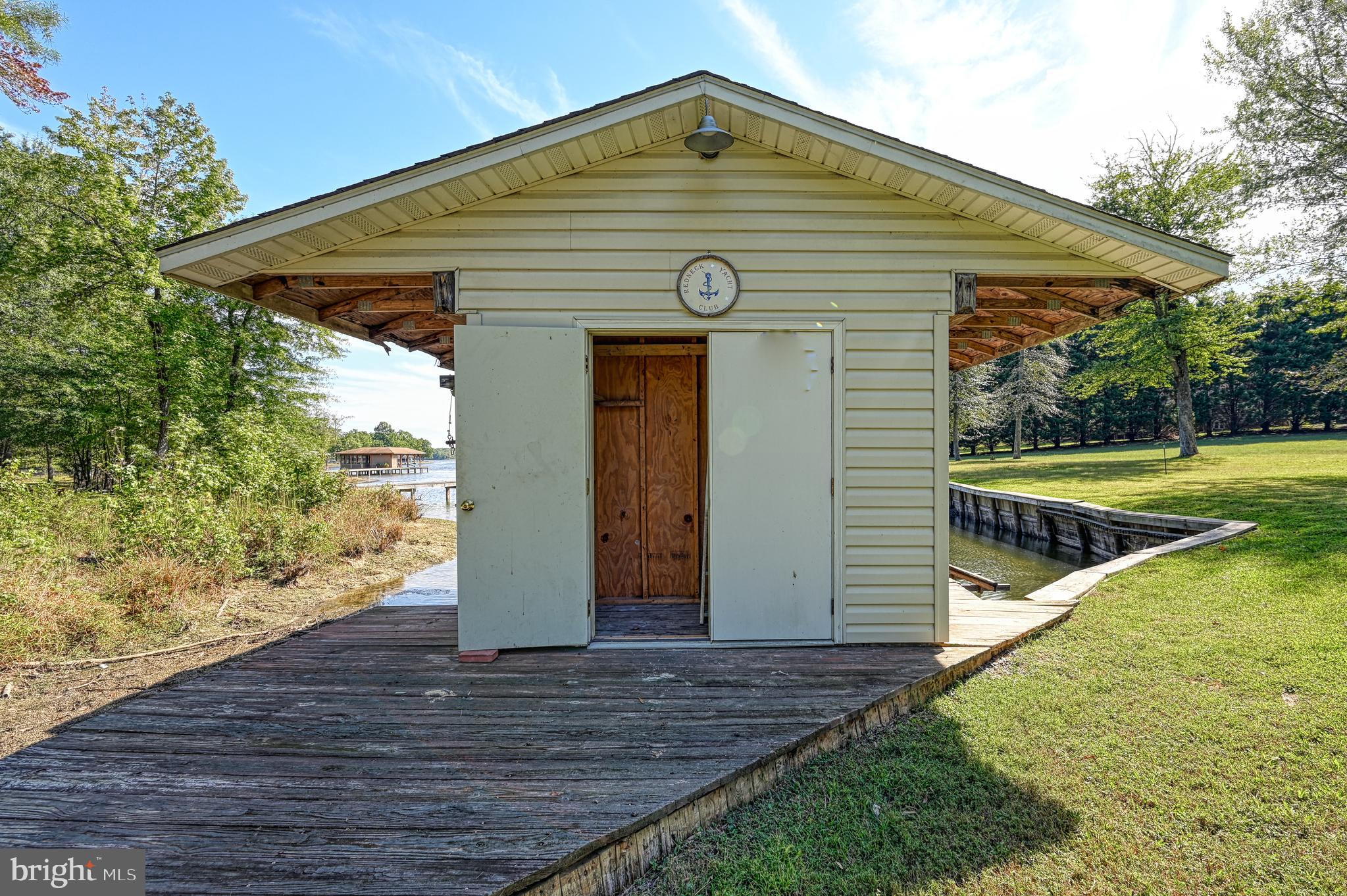 FOXWOOD MANOR - Residential