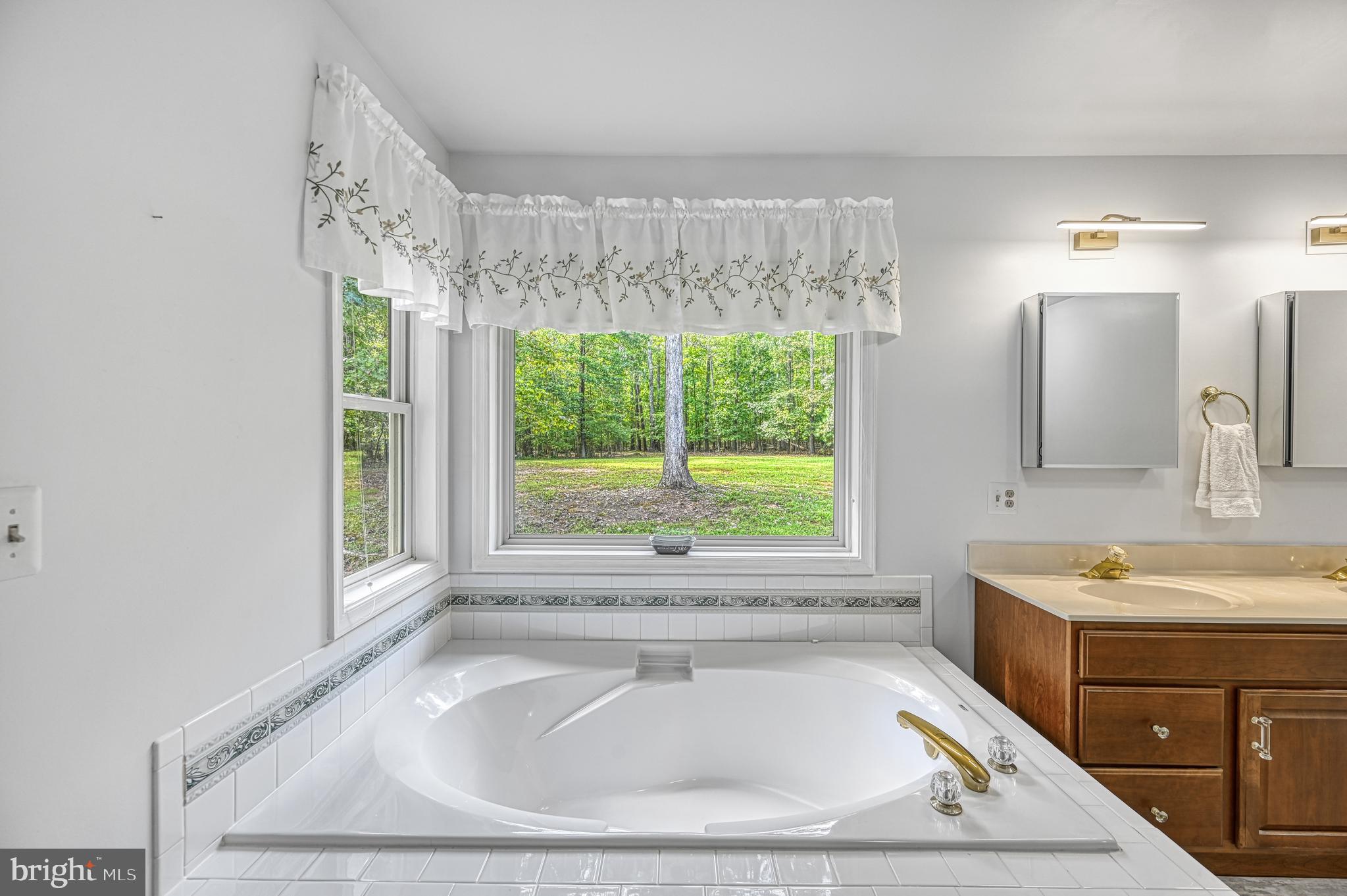 FOXWOOD MANOR - Residential