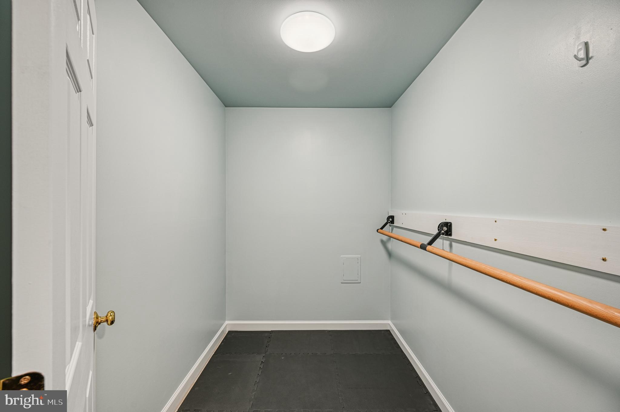 FOXWOOD MANOR - Residential