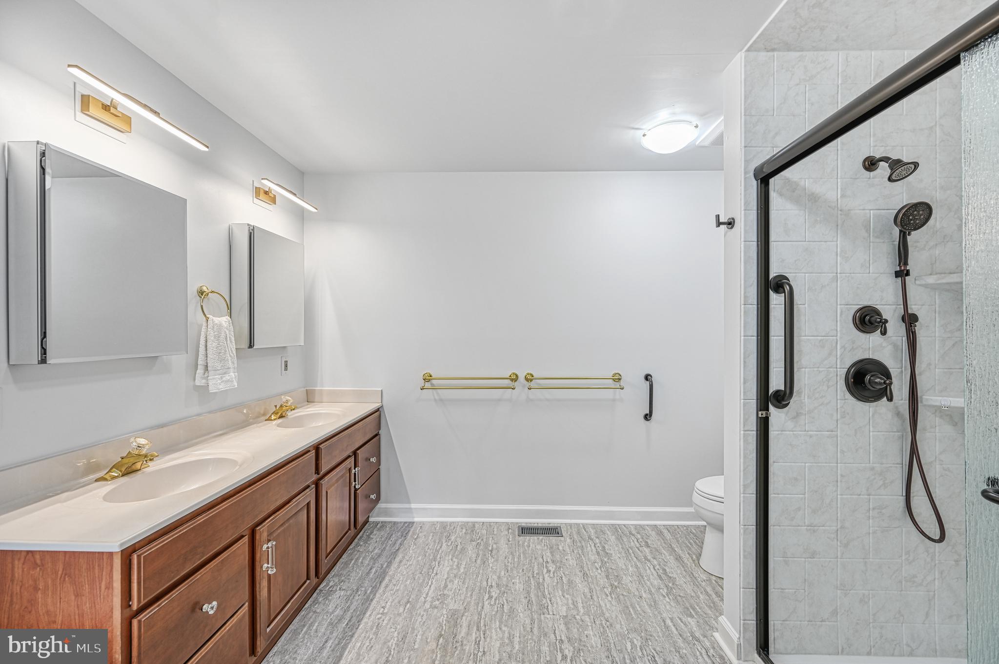 FOXWOOD MANOR - Residential