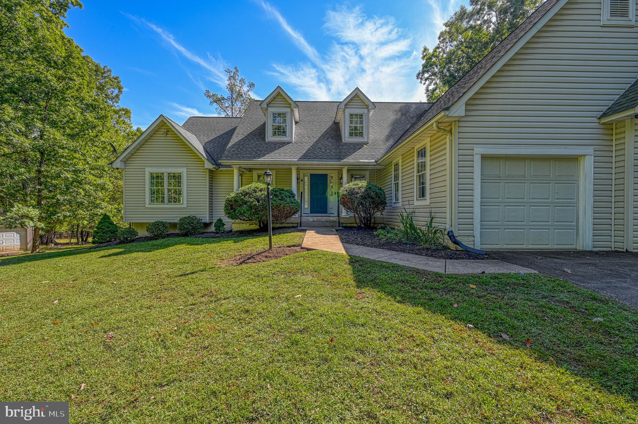 FOXWOOD MANOR - Residential