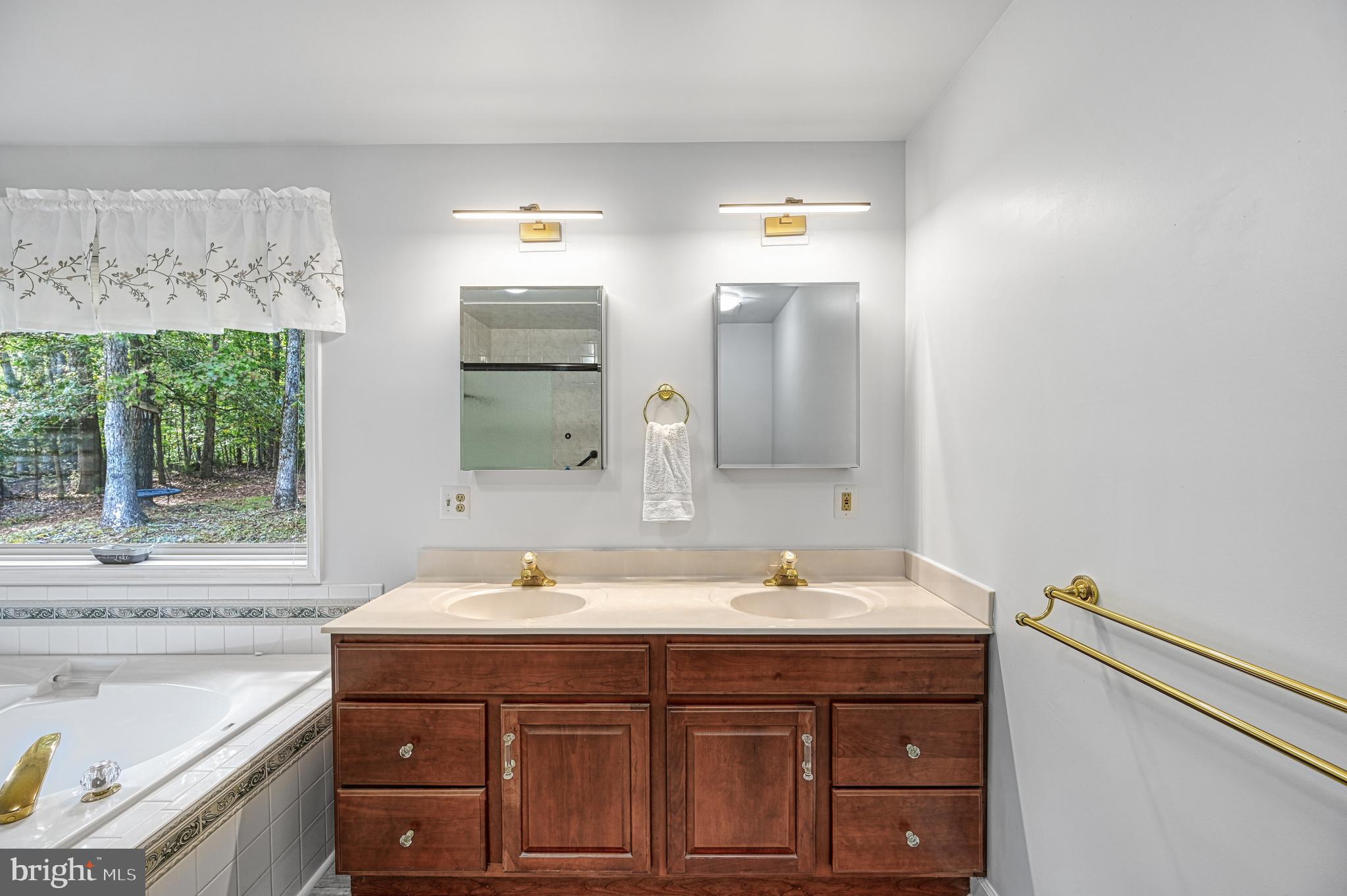 FOXWOOD MANOR - Residential