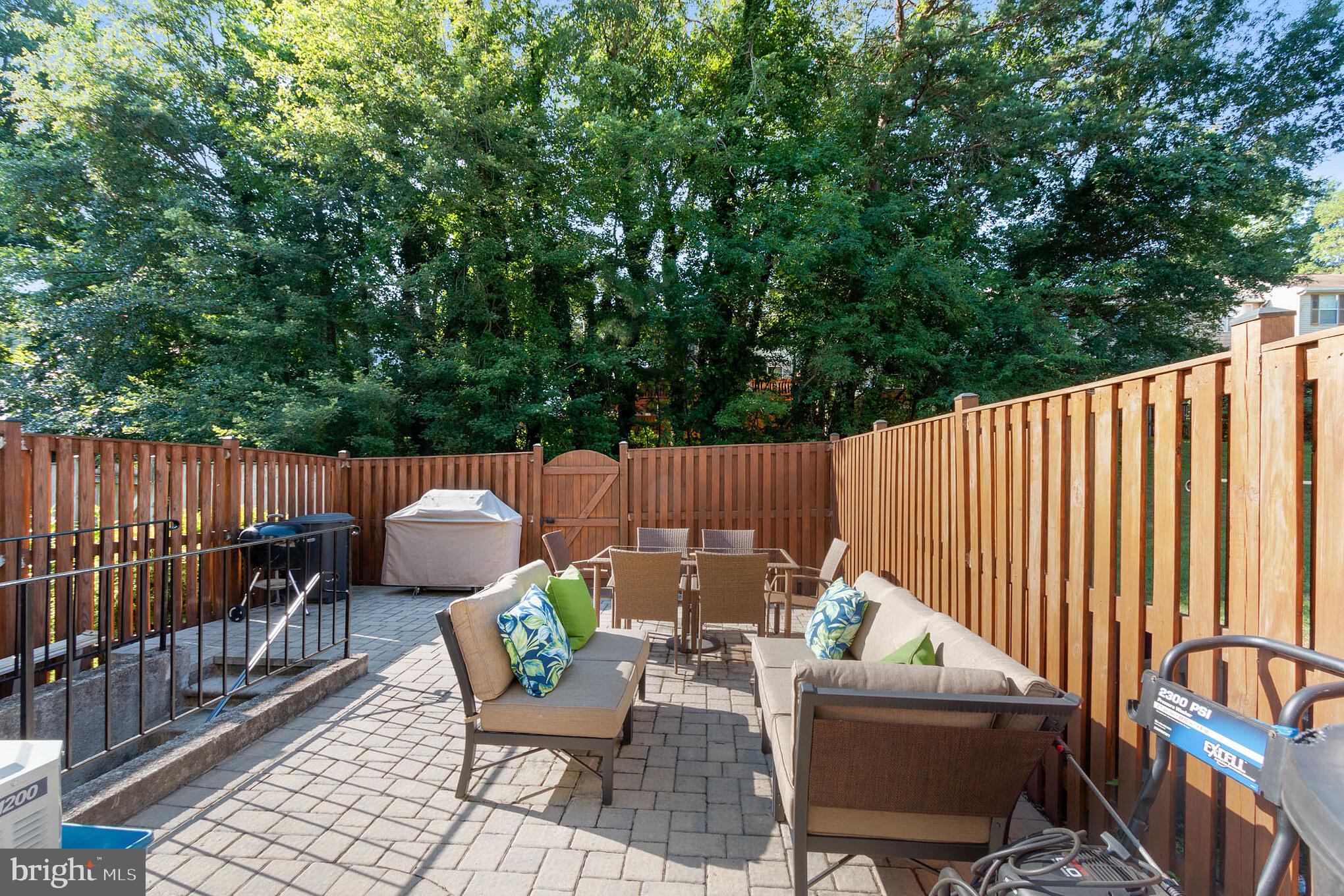 GREEN HOLLY WOODS - Residential Lease