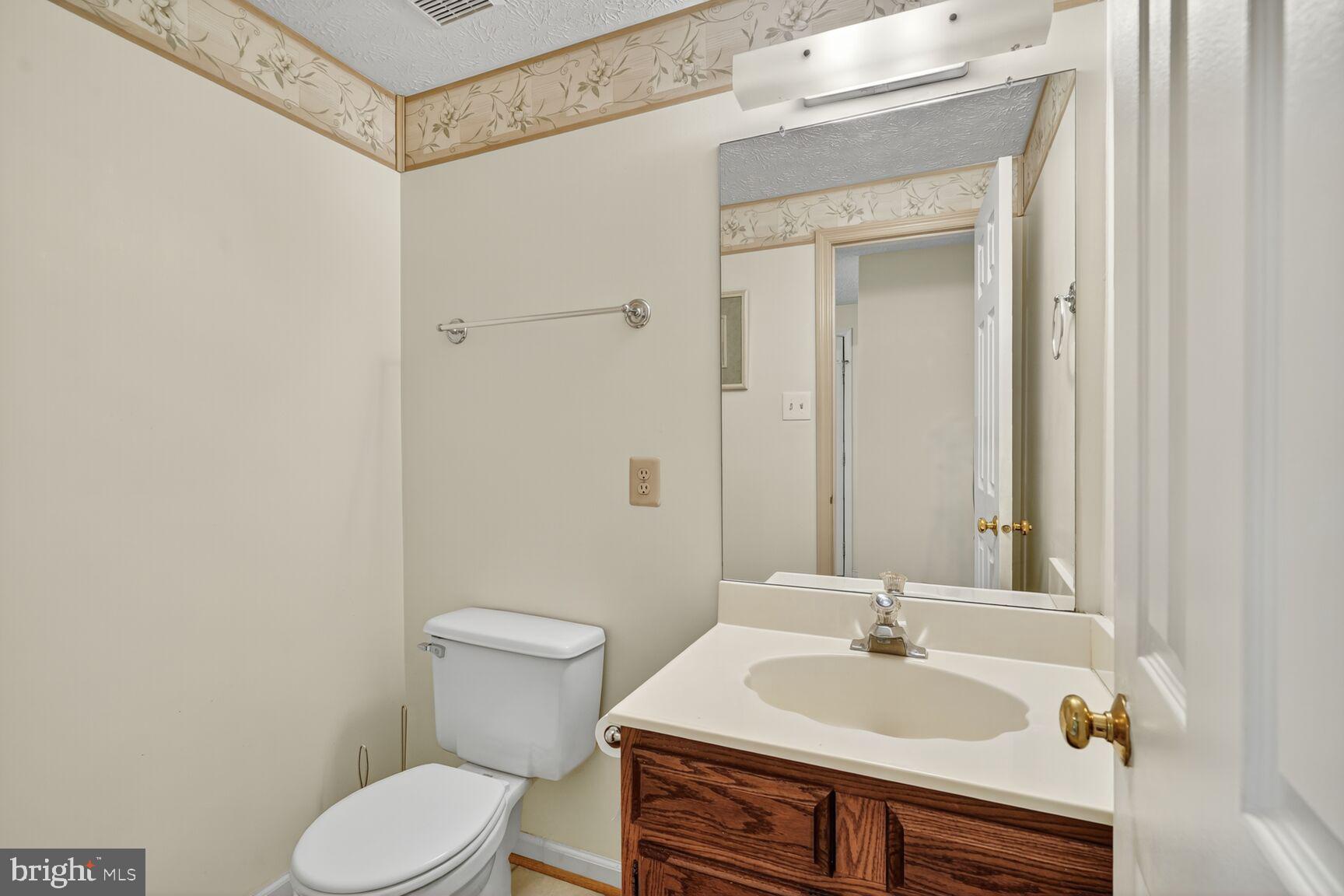 GREEN HOLLY WOODS - Residential Lease