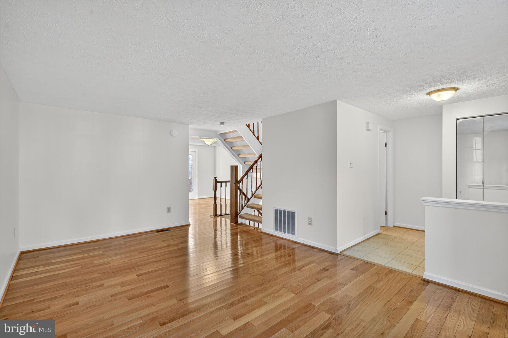 GREEN HOLLY WOODS - Residential Lease