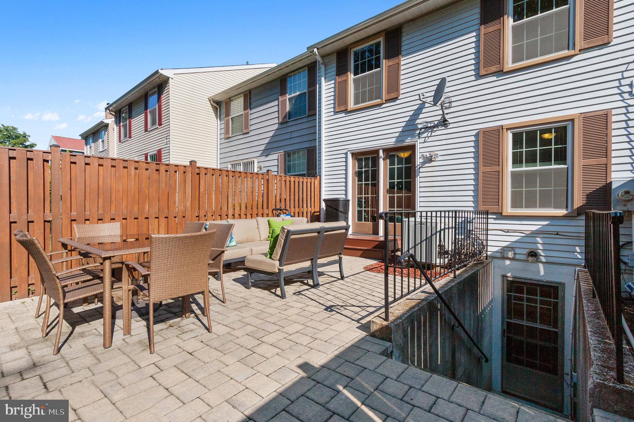 GREEN HOLLY WOODS - Residential Lease