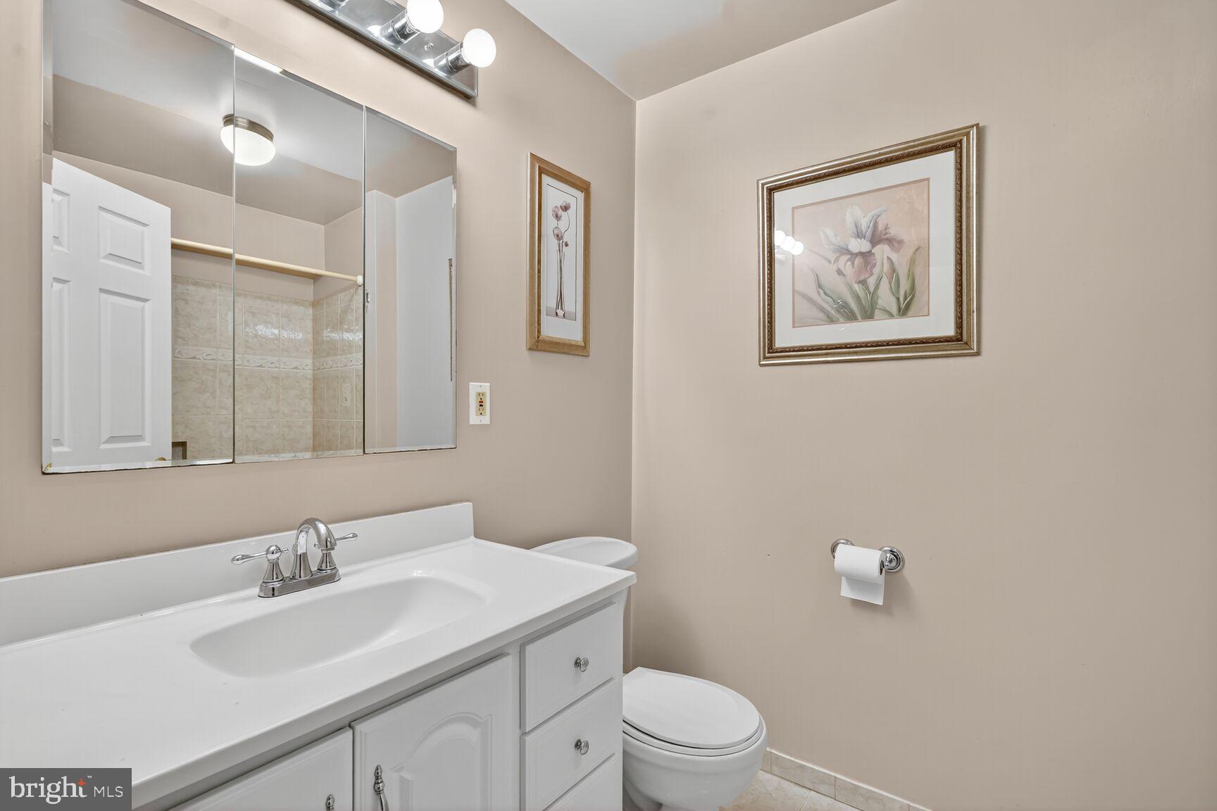 GREEN HOLLY WOODS - Residential Lease