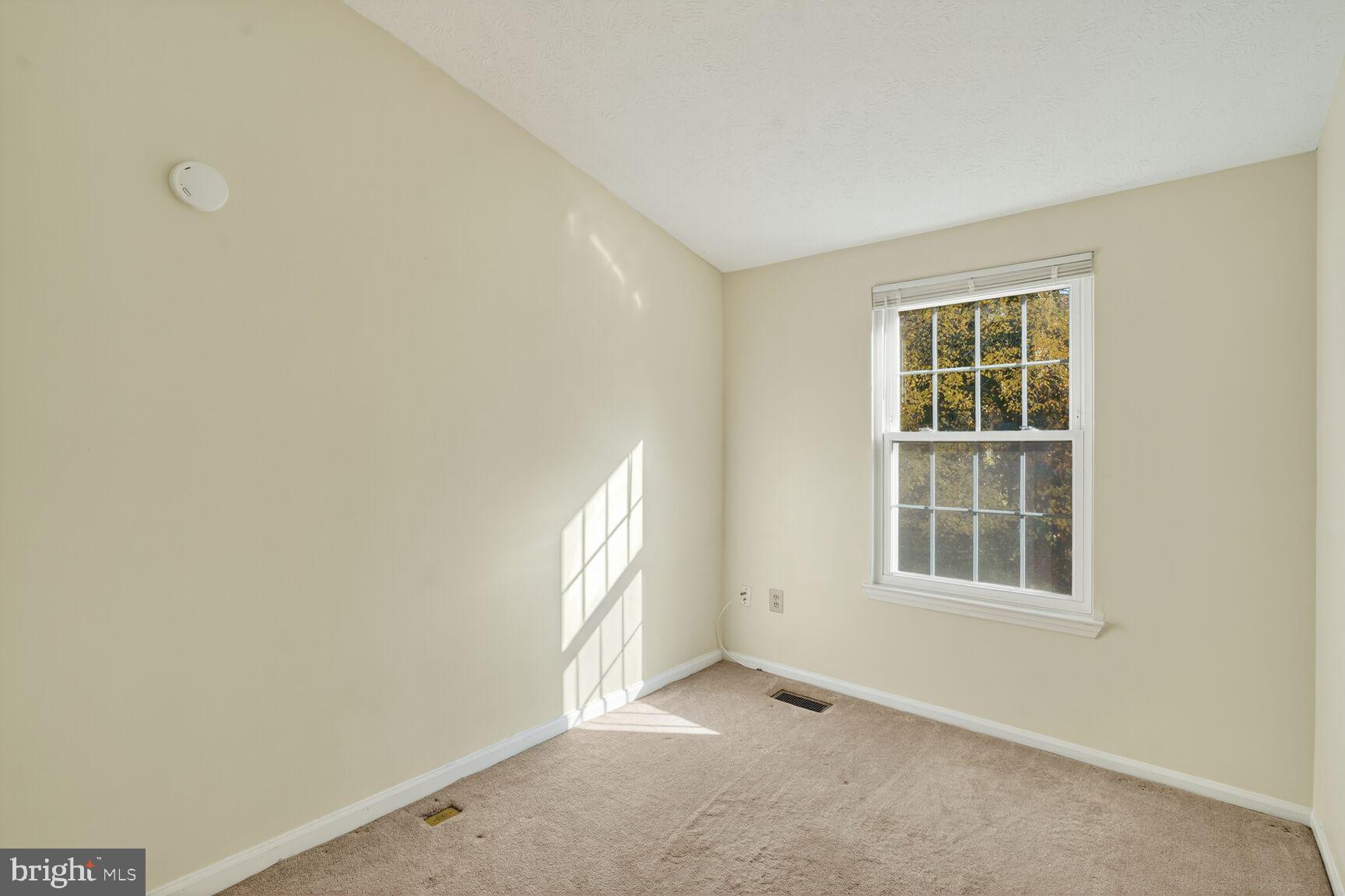 GREEN HOLLY WOODS - Residential Lease