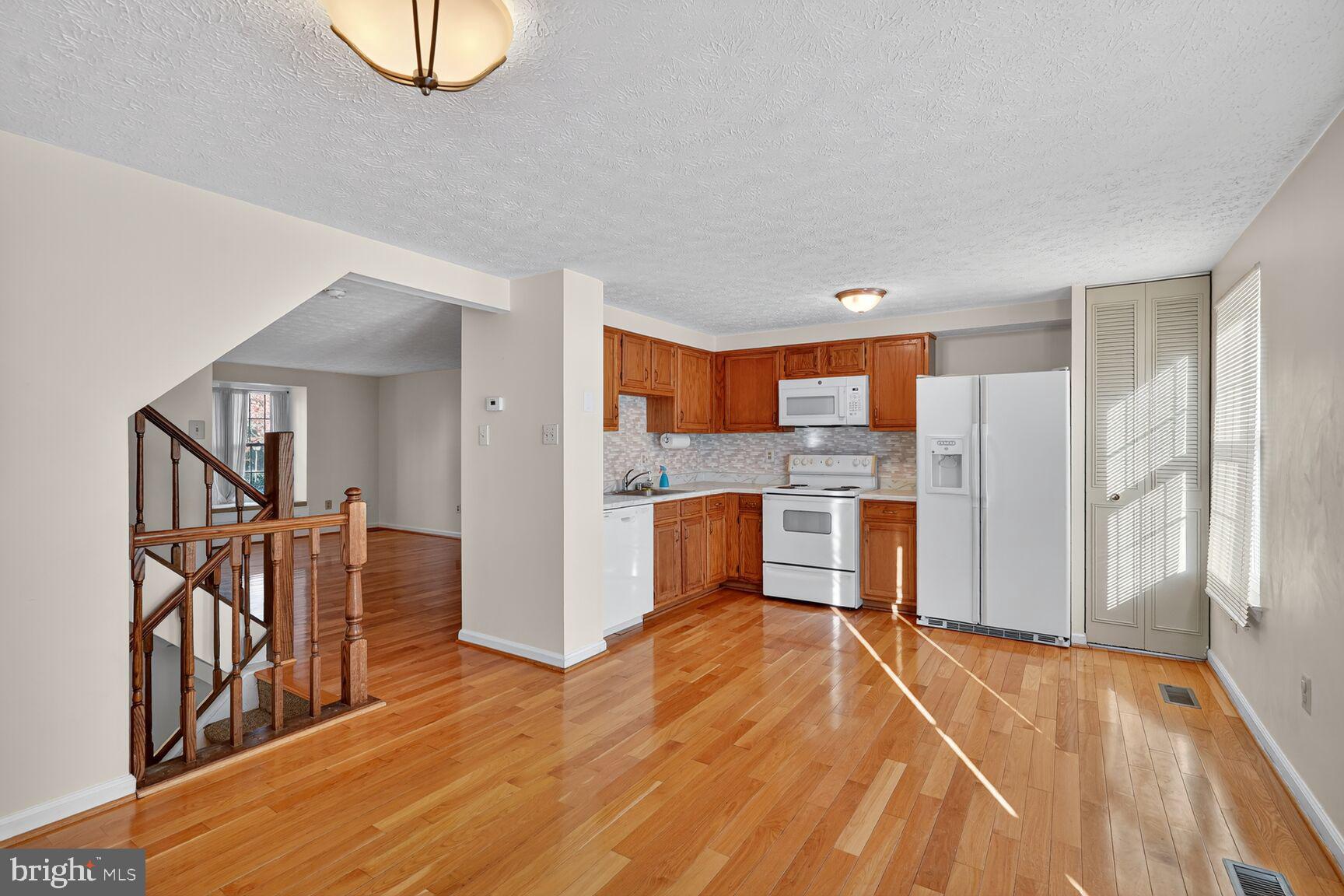 GREEN HOLLY WOODS - Residential Lease