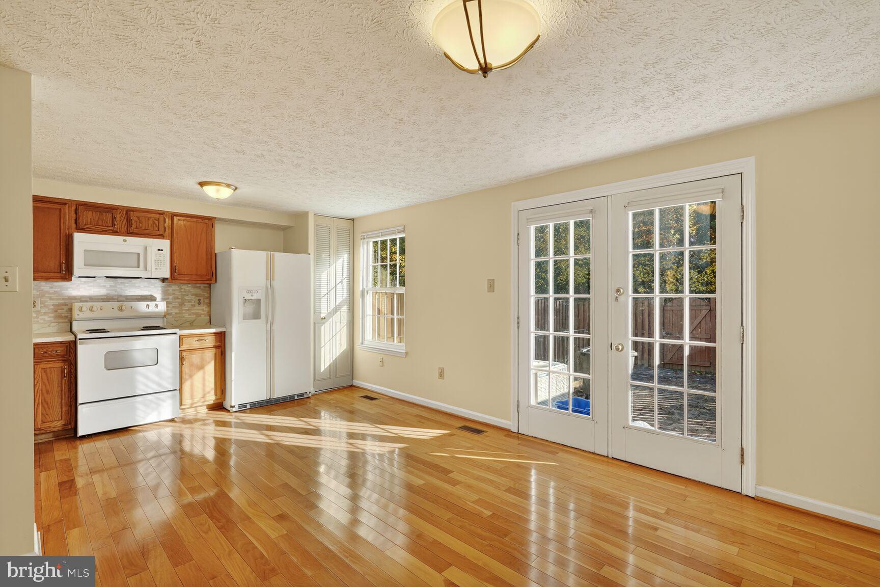 GREEN HOLLY WOODS - Residential Lease