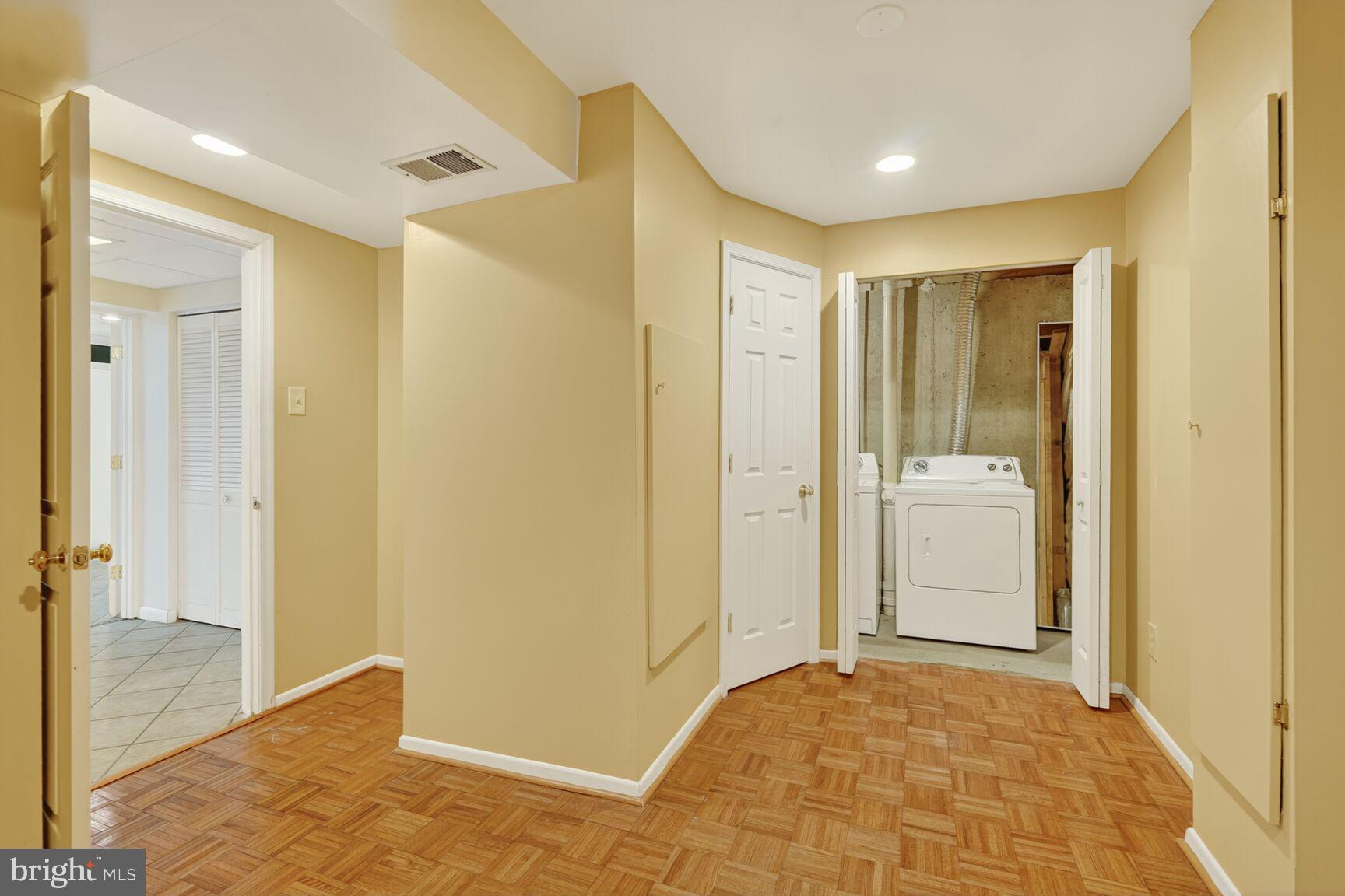 GREEN HOLLY WOODS - Residential Lease