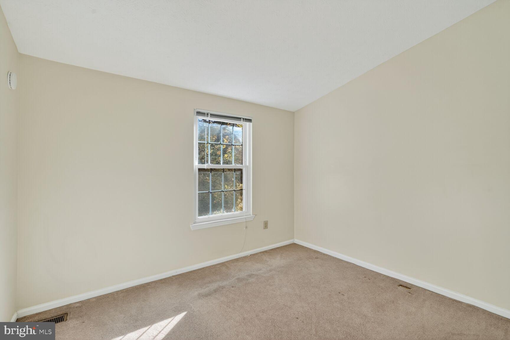 GREEN HOLLY WOODS - Residential Lease