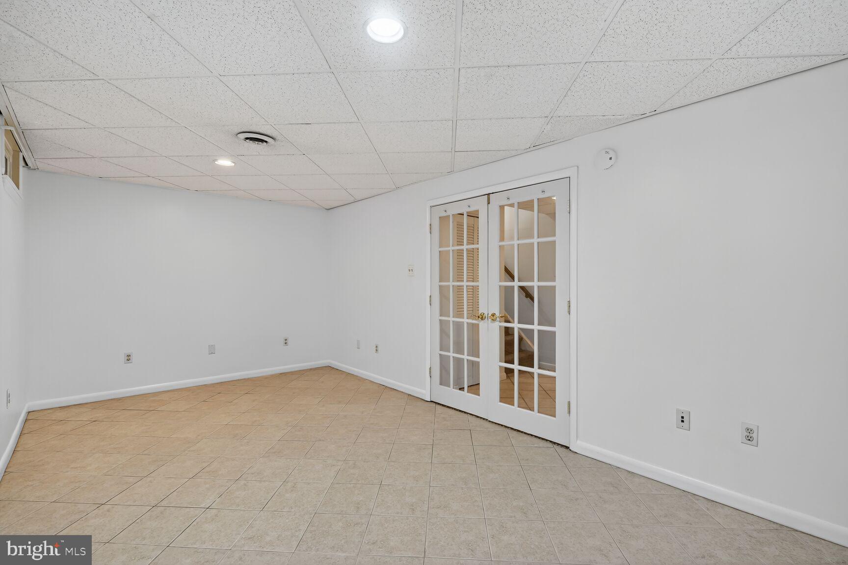 GREEN HOLLY WOODS - Residential Lease