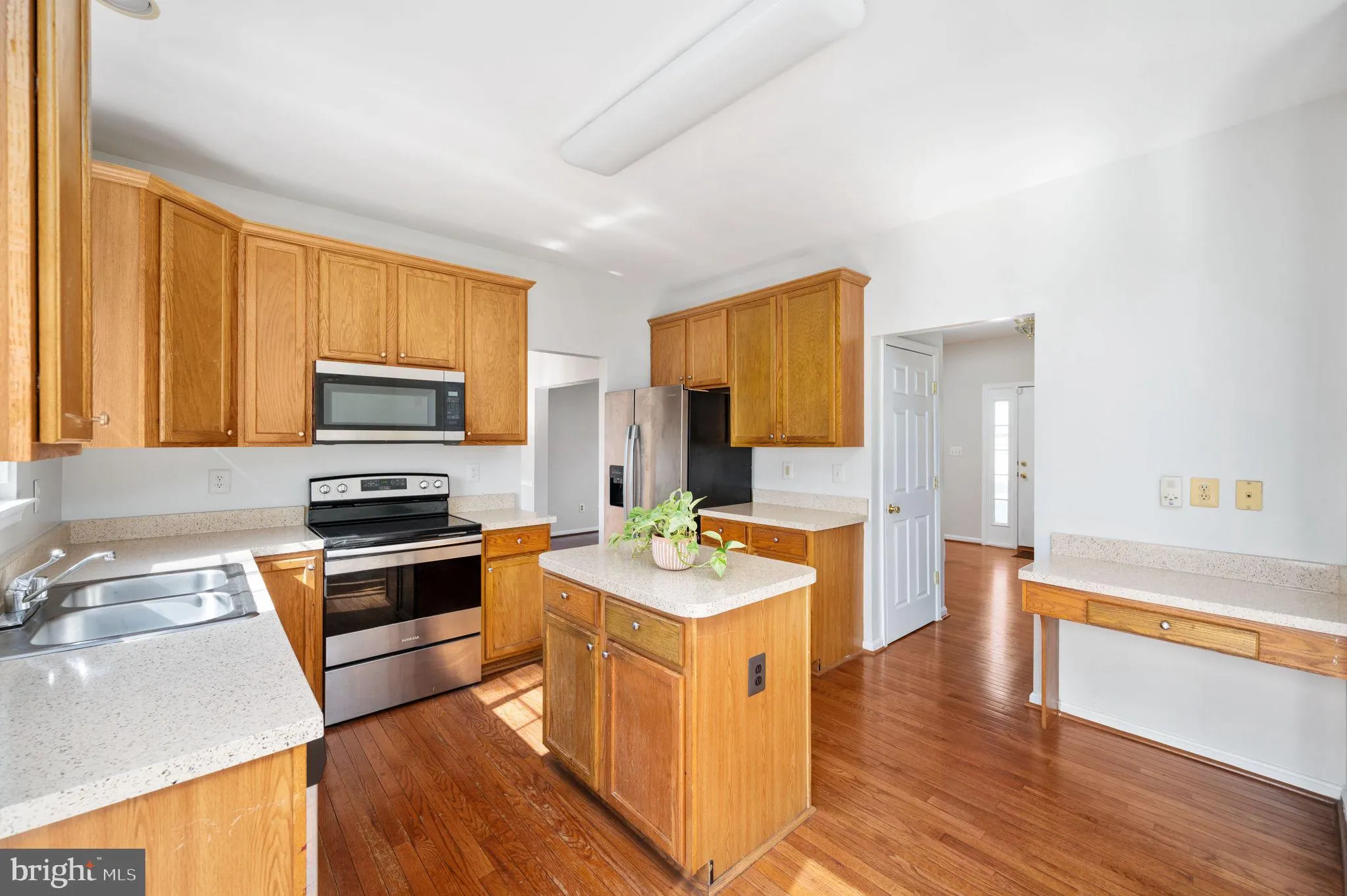 Manassas, Virginia 20112, United States, 5 Bedrooms Bedrooms, ,4 BathroomsBathrooms,Residential,Contingent,79204