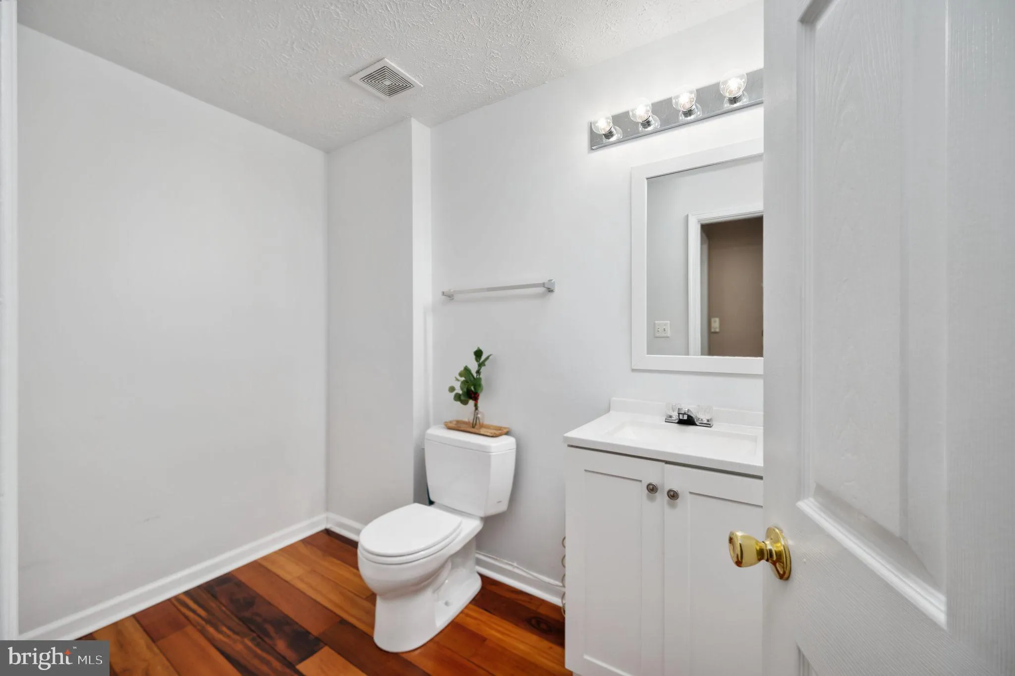 Manassas, Virginia 20112, United States, 5 Bedrooms Bedrooms, ,4 BathroomsBathrooms,Residential,Contingent,79204