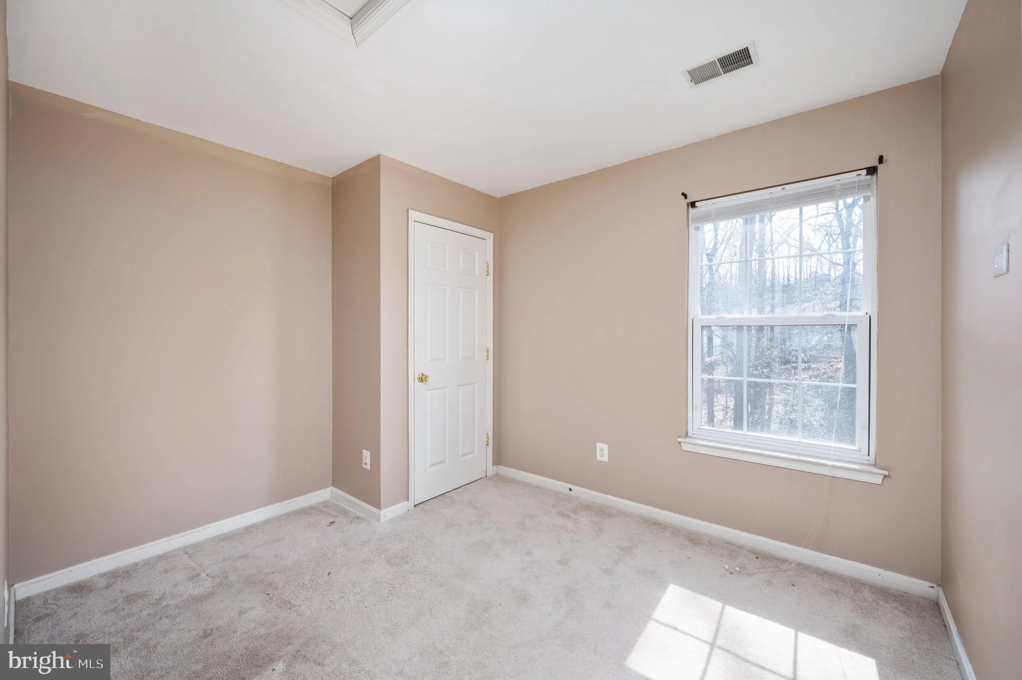 Manassas, Virginia 20112, United States, 5 Bedrooms Bedrooms, ,4 BathroomsBathrooms,Residential,Contingent,79204