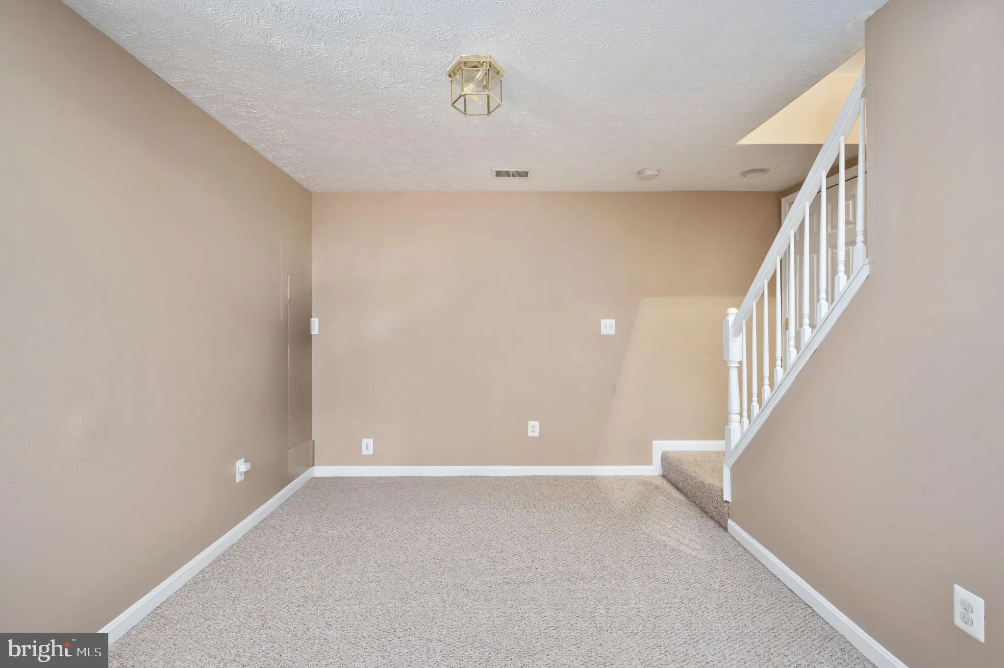 Manassas, Virginia 20112, United States, 5 Bedrooms Bedrooms, ,4 BathroomsBathrooms,Residential,Contingent,79204