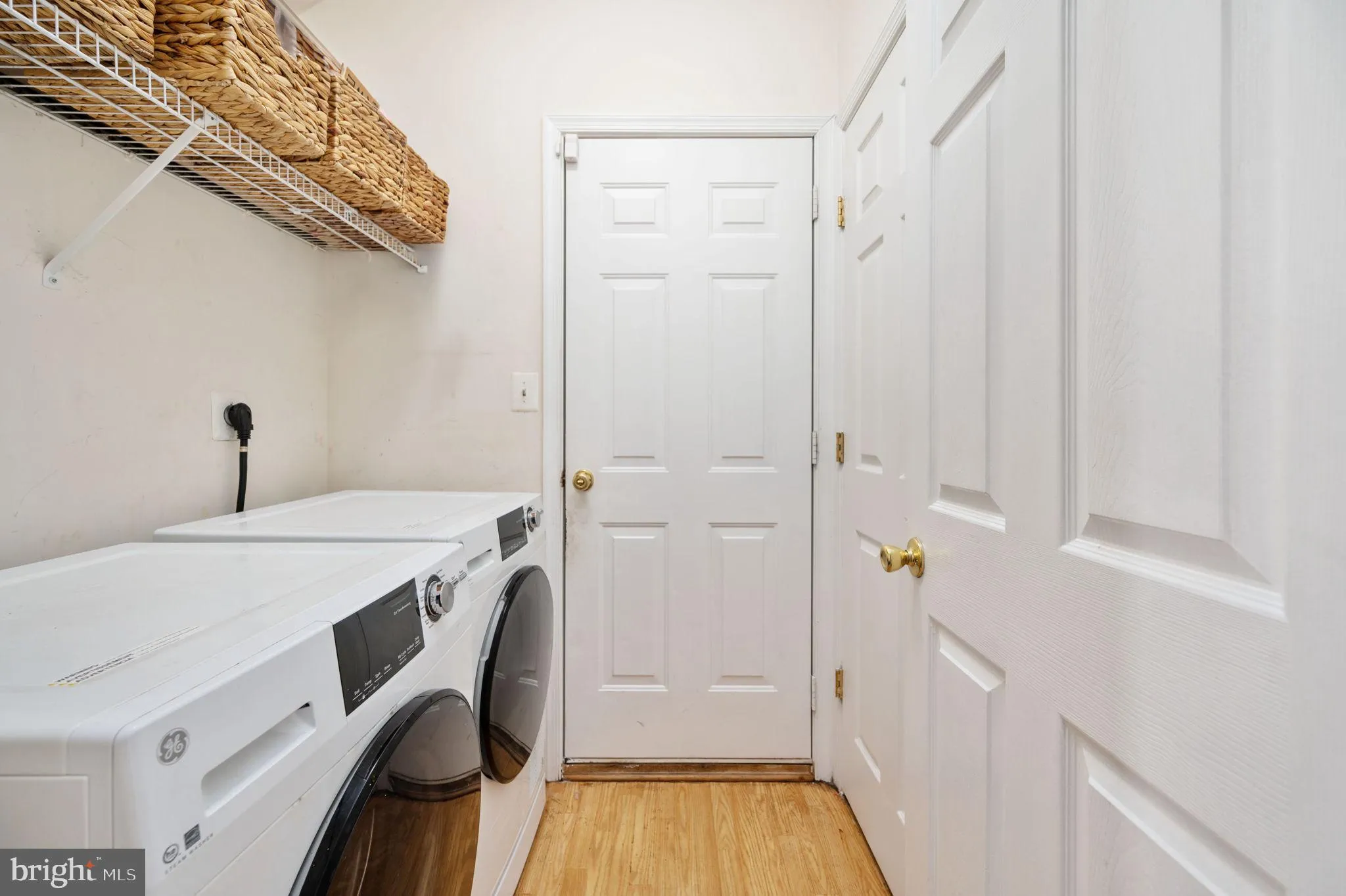 Manassas, Virginia 20112, United States, 5 Bedrooms Bedrooms, ,4 BathroomsBathrooms,Residential,Contingent,79204